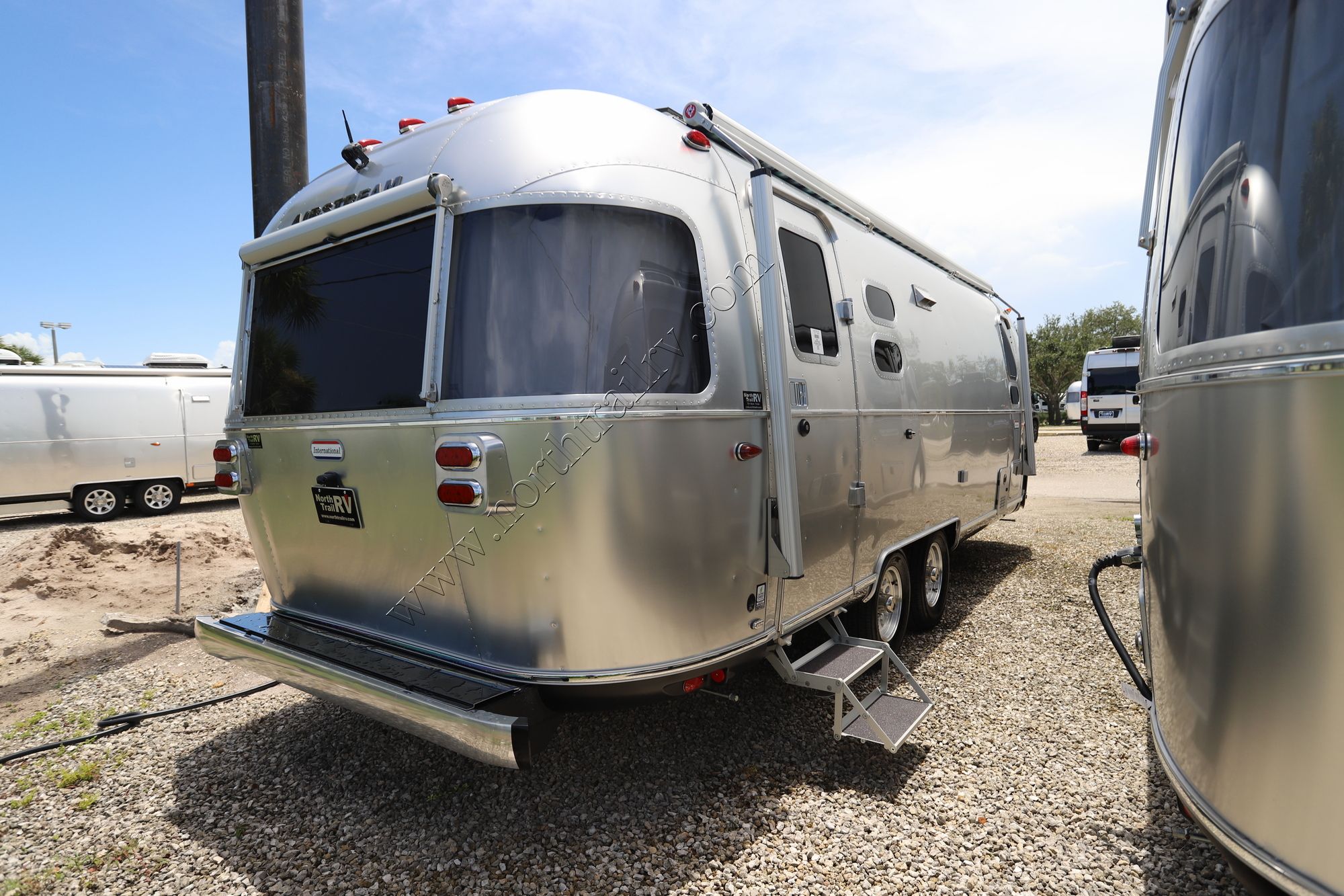 2024 Airstream International 25FB Travel Trailer New  For Sale