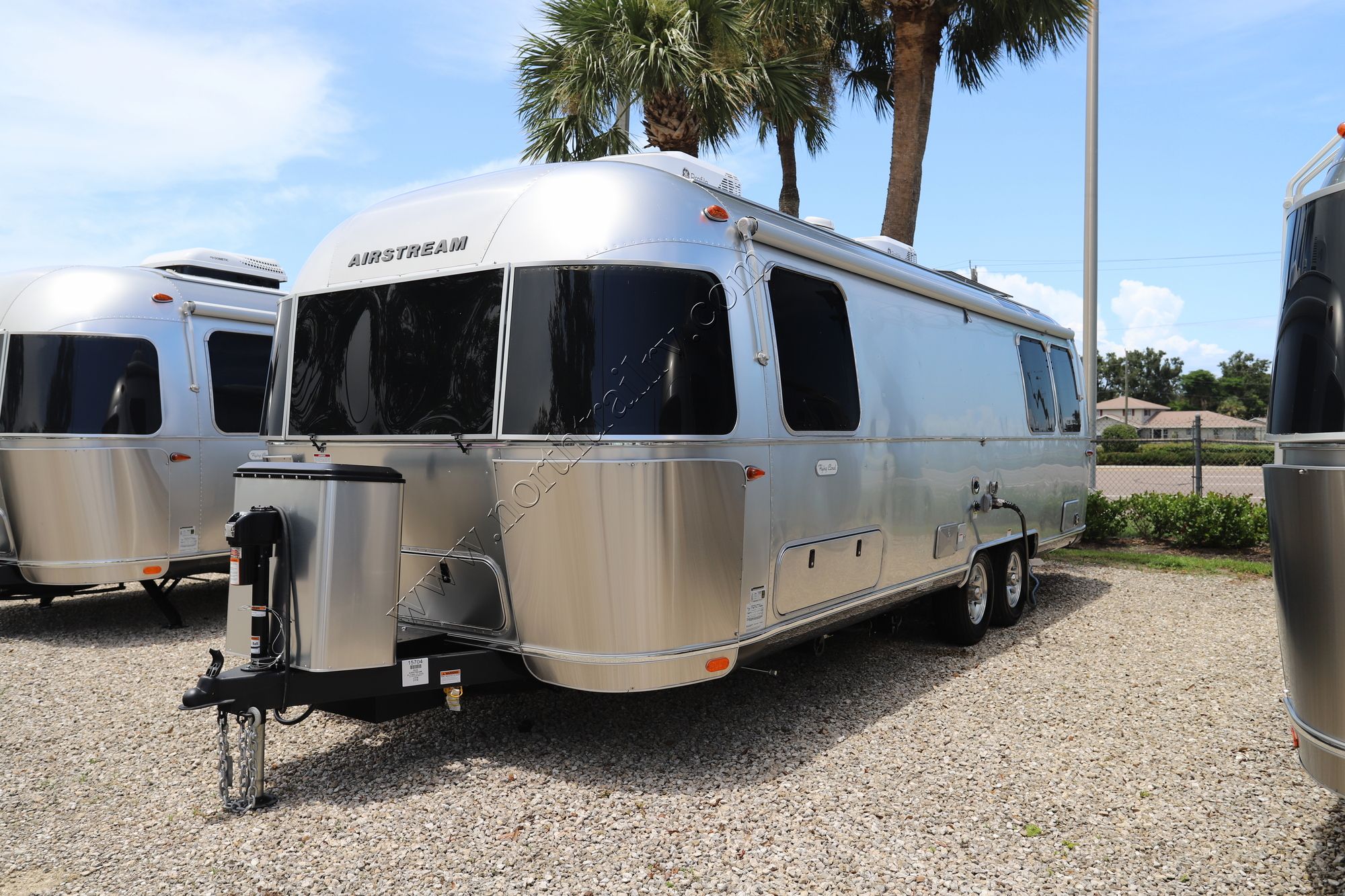 New 2024 Airstream Flying Cloud 27FB Travel Trailer  For Sale