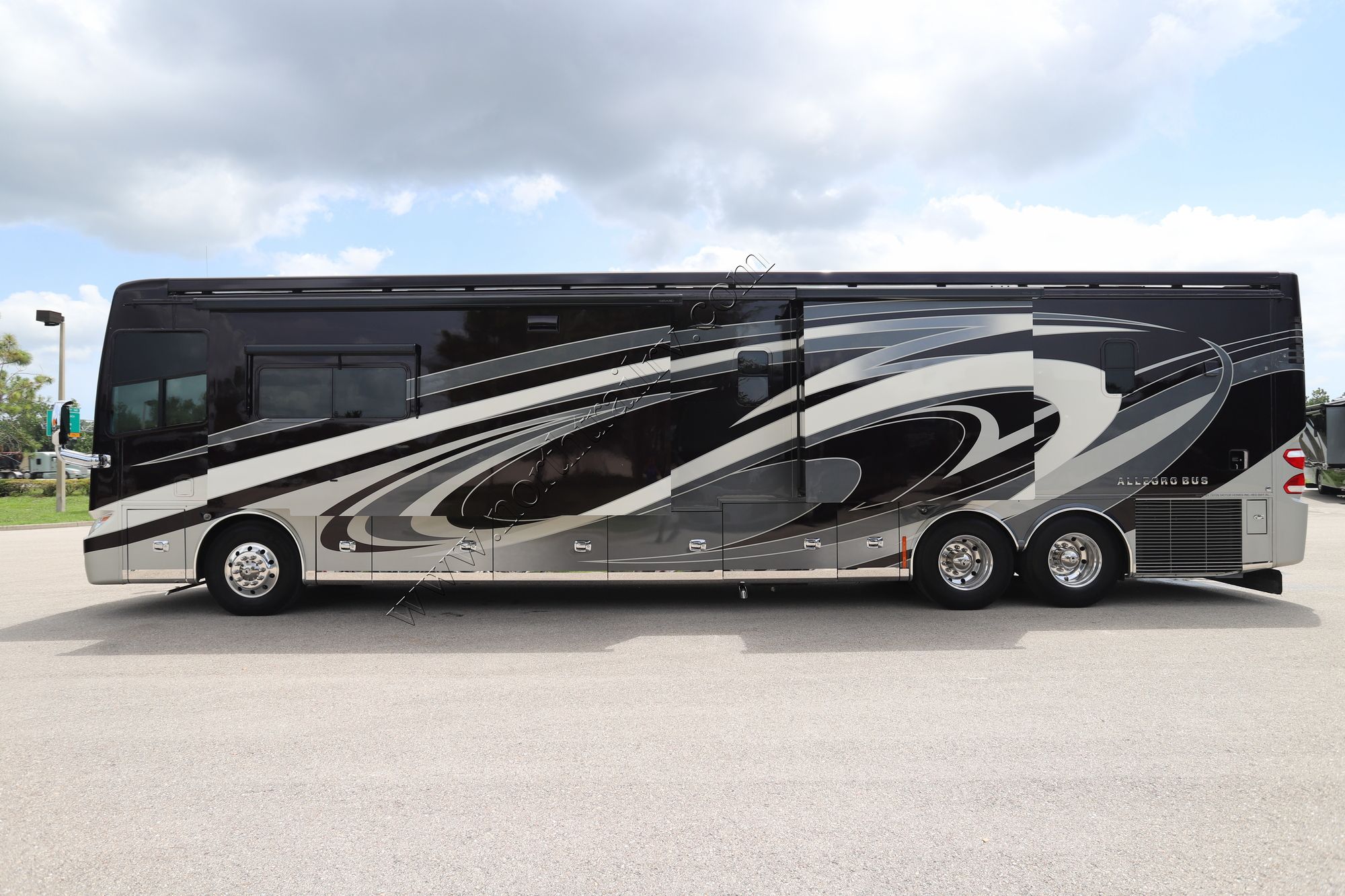 Used 2018 Tiffin Motor Homes Allegro Bus 45OPP Class A  For Sale