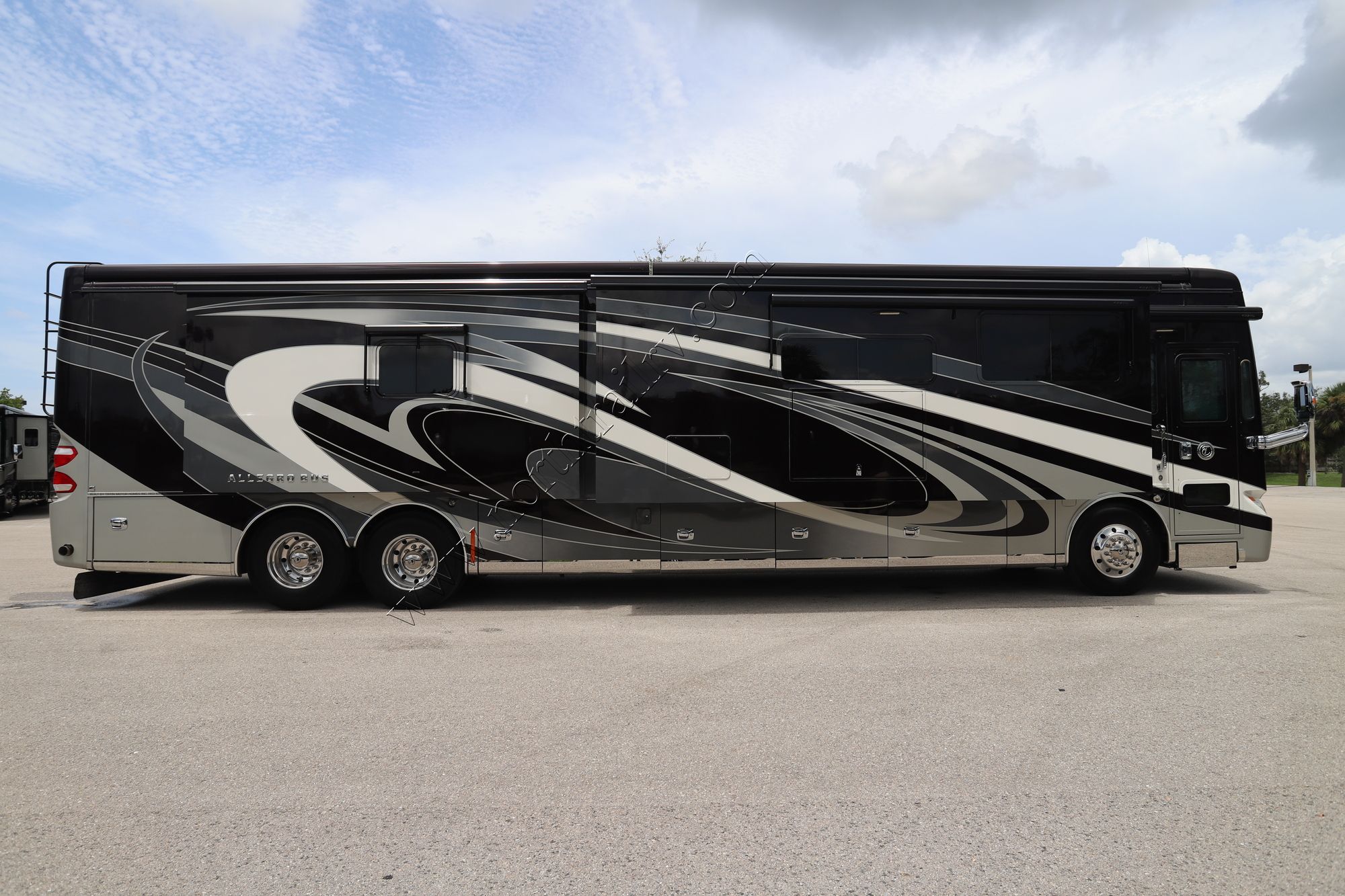 Used 2018 Tiffin Motor Homes Allegro Bus 45OPP Class A  For Sale