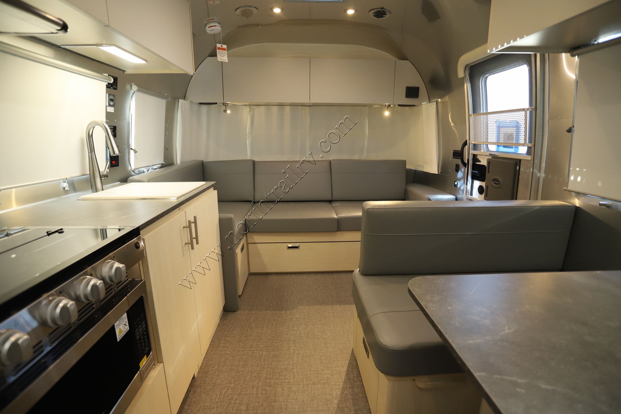 New 2024 Airstream Flying Cloud 28RB Travel Trailer  For Sale