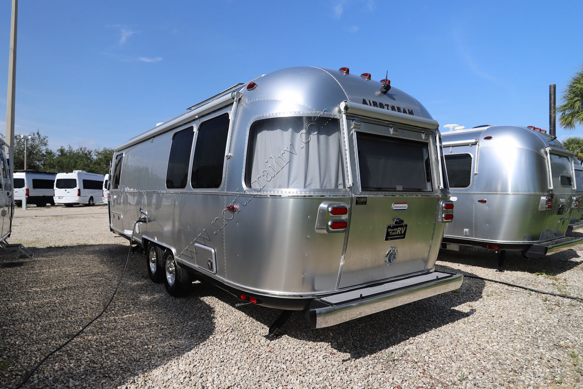 2024 Airstream International 27FB Travel Trailer New  For Sale