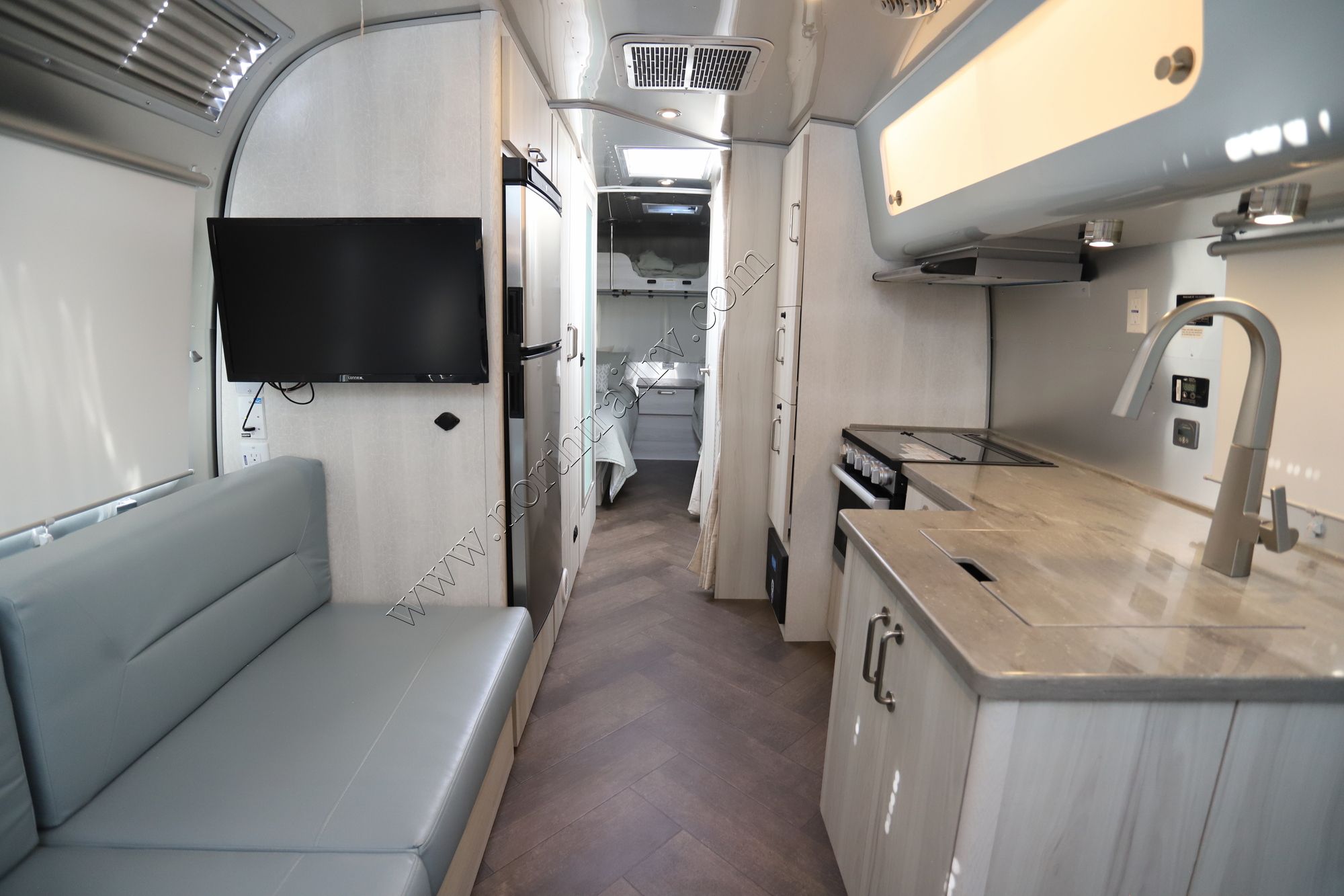 New 2024 Airstream International 27FB Travel Trailer  For Sale