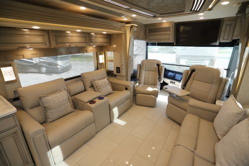 2023 Newmar London Aire 4521
