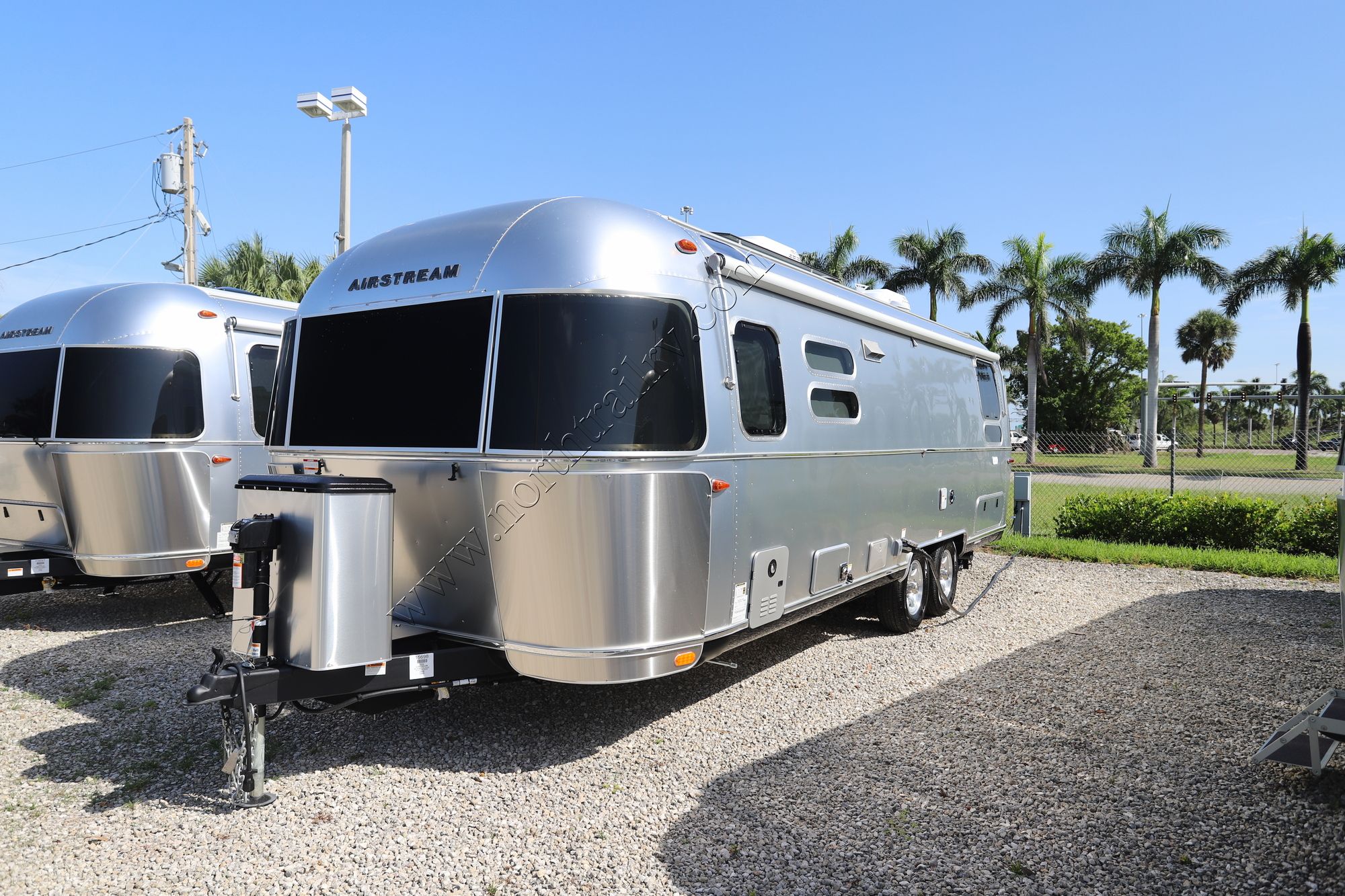 2024 Airstream Flying Cloud 28RB Travel Trailer New  For Sale