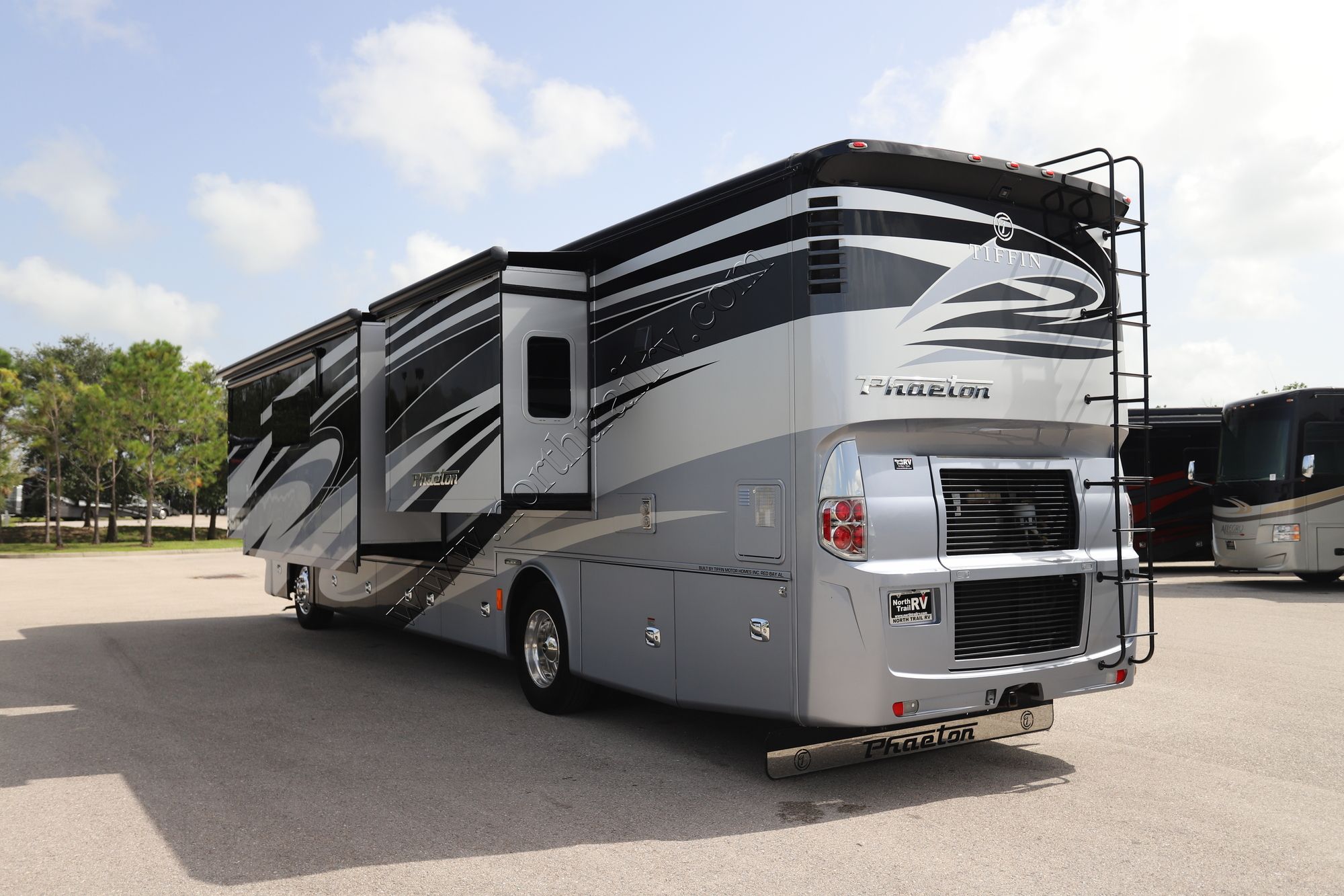 Used 2018 Tiffin Motor Homes Phaeton 40QBH Class A  For Sale