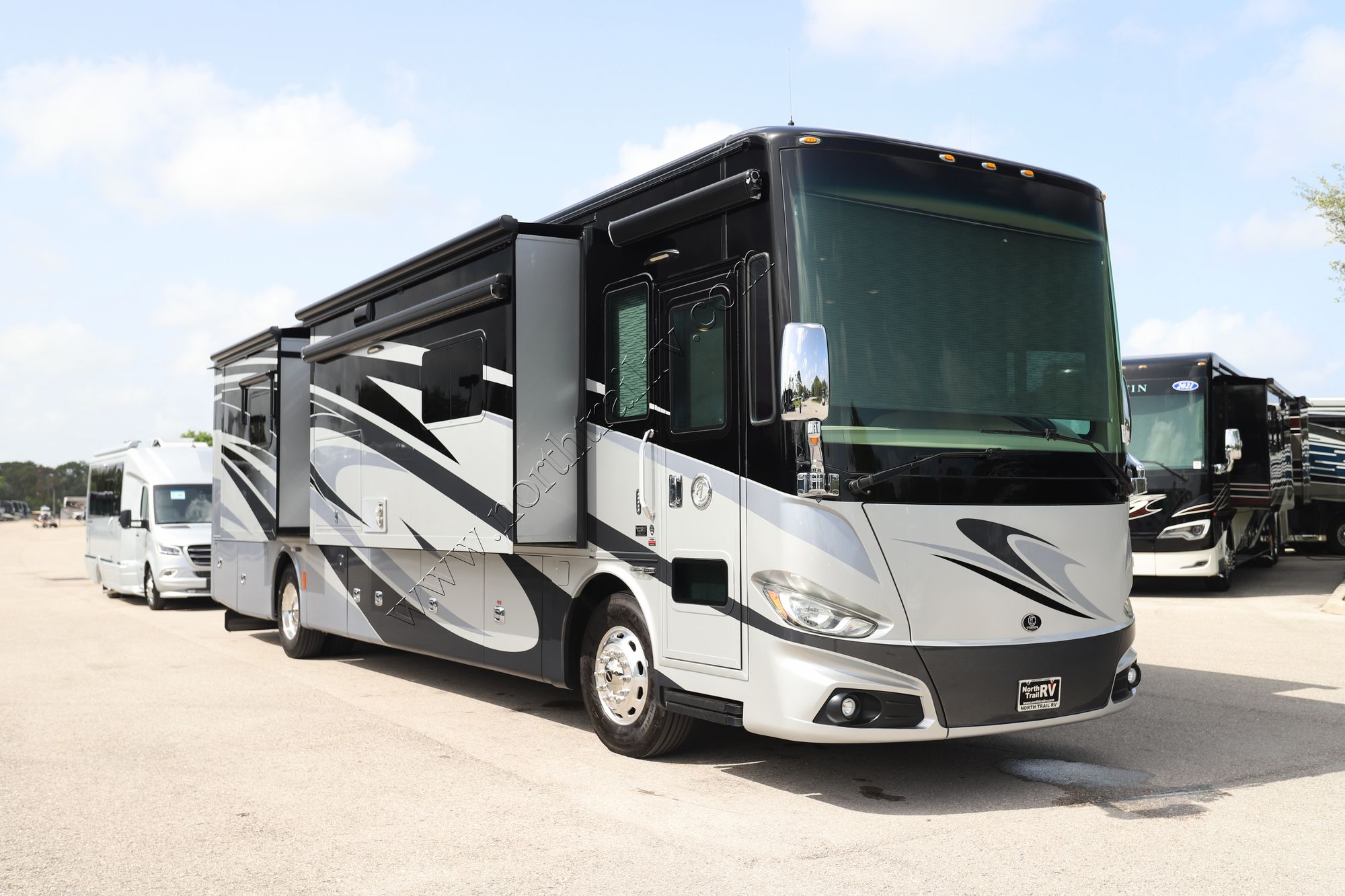 Used 2018 Tiffin Motor Homes Phaeton 40QBH Class A  For Sale