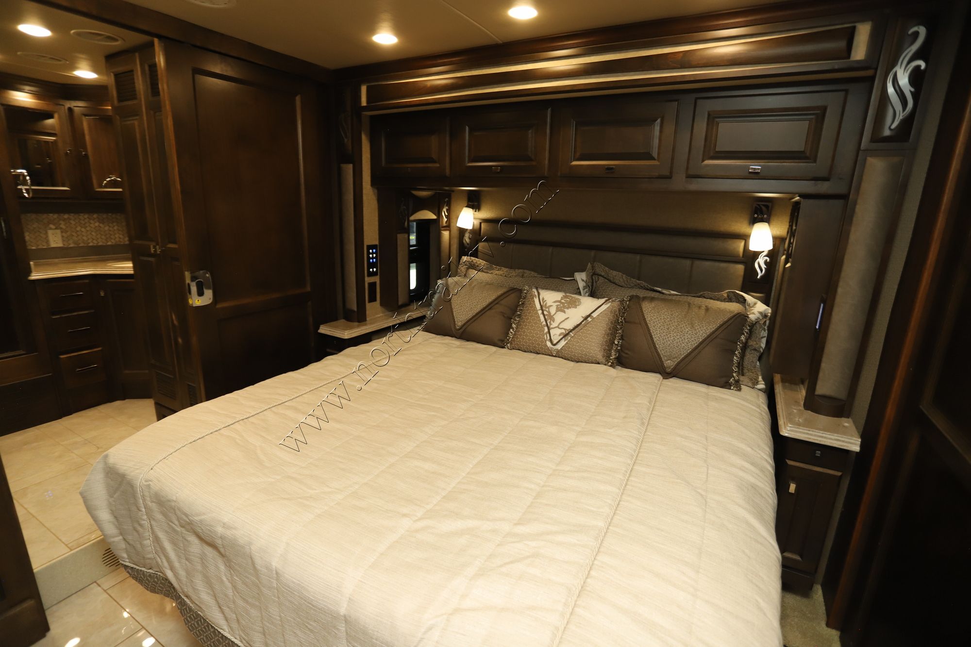 Used 2018 Tiffin Motor Homes Phaeton 40QBH Class A  For Sale