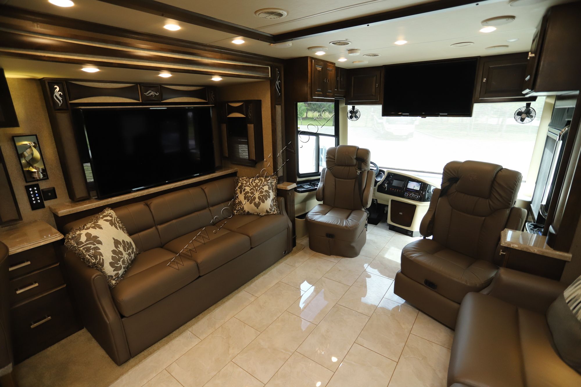 Used 2018 Tiffin Motor Homes Phaeton 40QBH Class A  For Sale