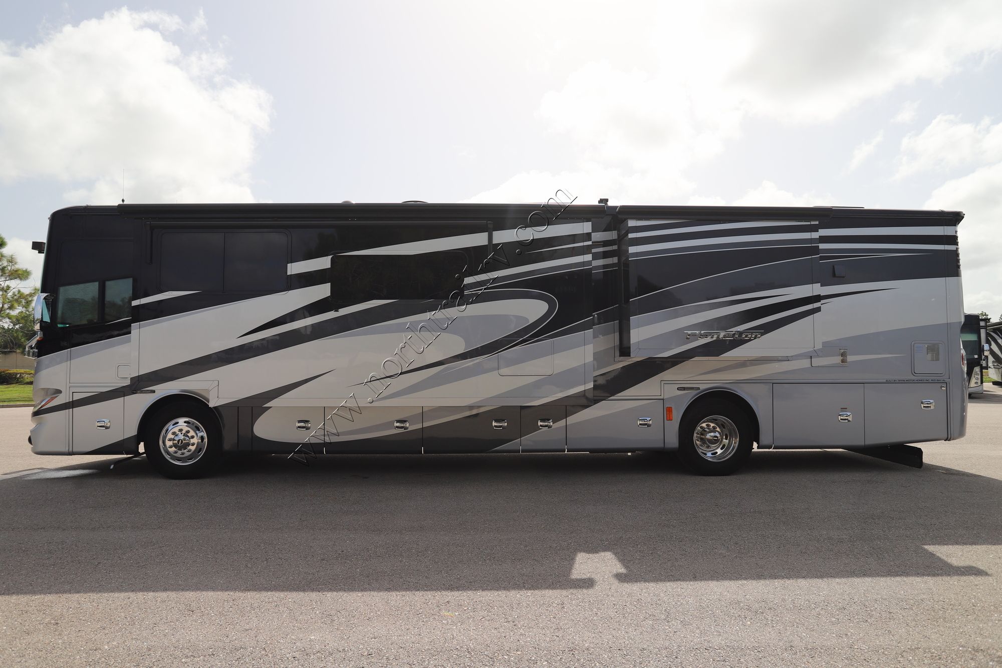 Used 2018 Tiffin Motor Homes Phaeton 40QBH Class A  For Sale