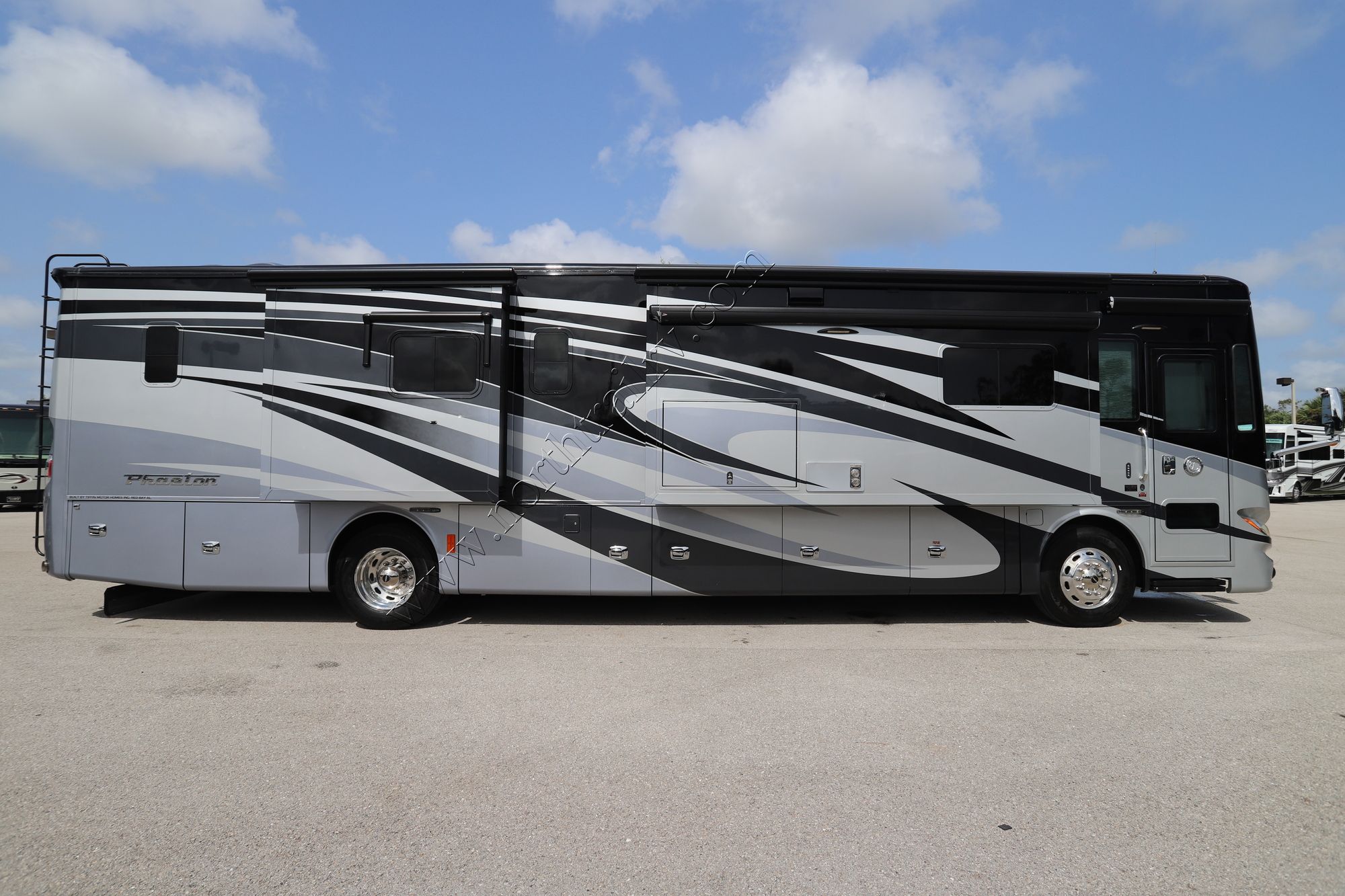 Used 2018 Tiffin Motor Homes Phaeton 40QBH Class A  For Sale