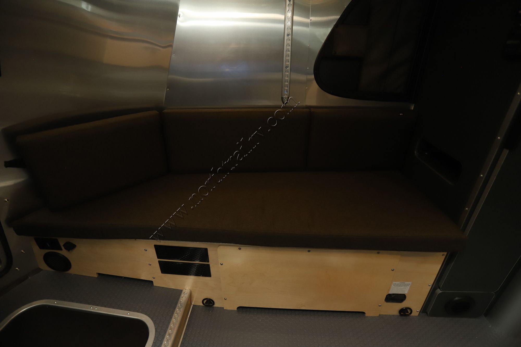 2024 Airstream Basecamp 20X REI 15749   591195 P 2000 