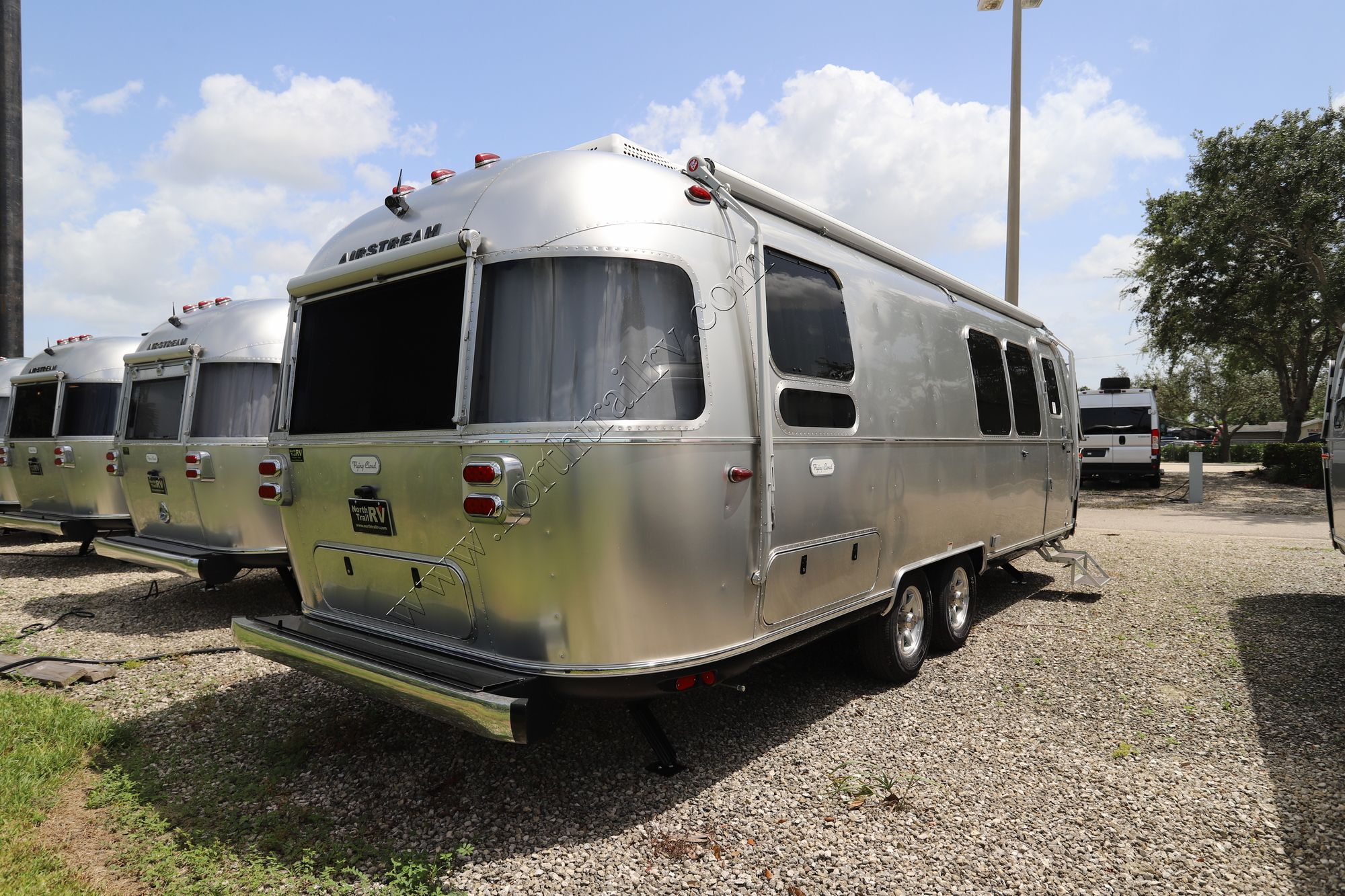 New 2023 Airstream Flying Cloud 28RB Travel Trailer  For Sale