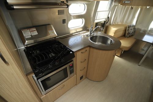 2018 Airstream Flying Cloud 25FB TWIN