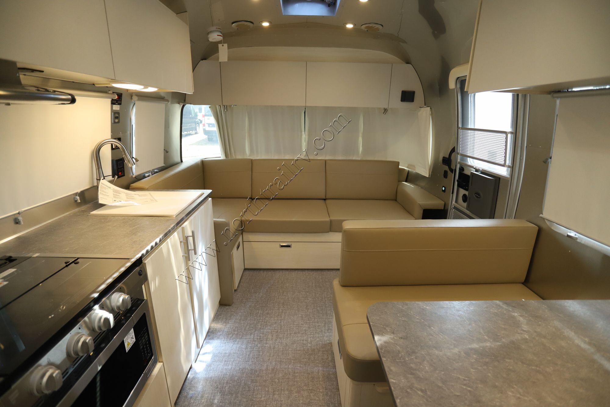 New 2023 Airstream Flying Cloud 28RB Travel Trailer  For Sale