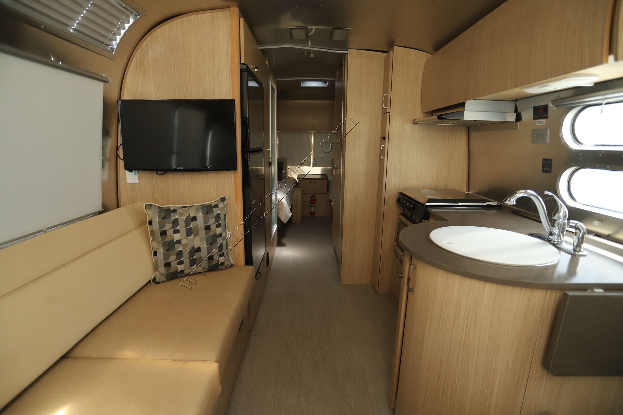 Used 2018 Airstream Flying Cloud 25FB TWIN Travel Trailer  For Sale