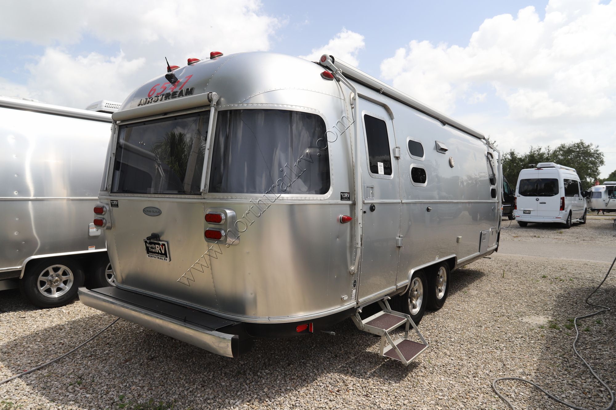 Used 2018 Airstream Flying Cloud 25FB TWIN Travel Trailer  For Sale