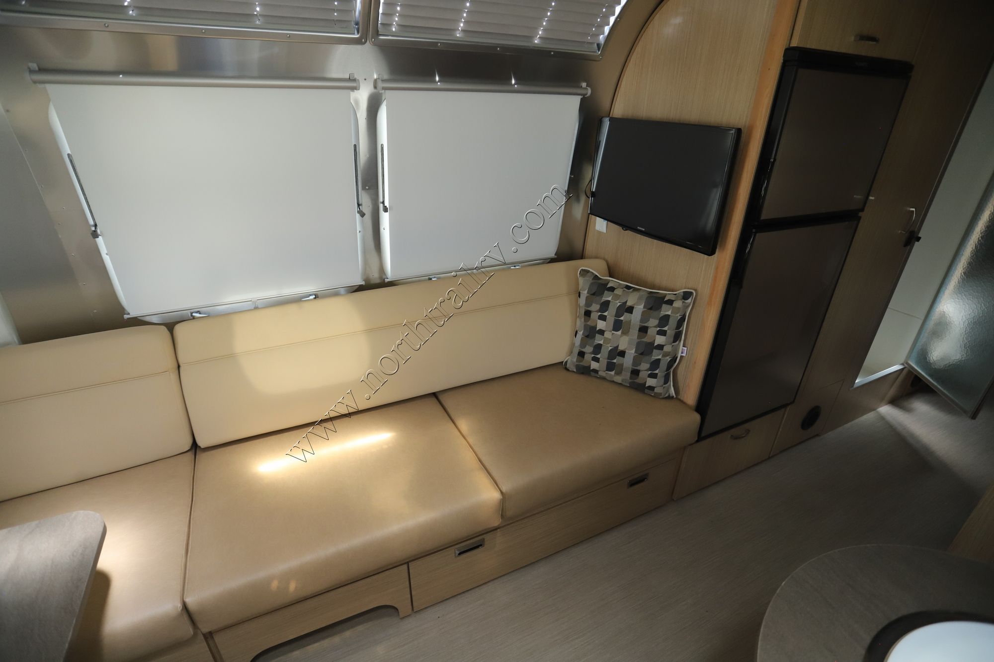 Used 2018 Airstream Flying Cloud 25FB TWIN Travel Trailer  For Sale