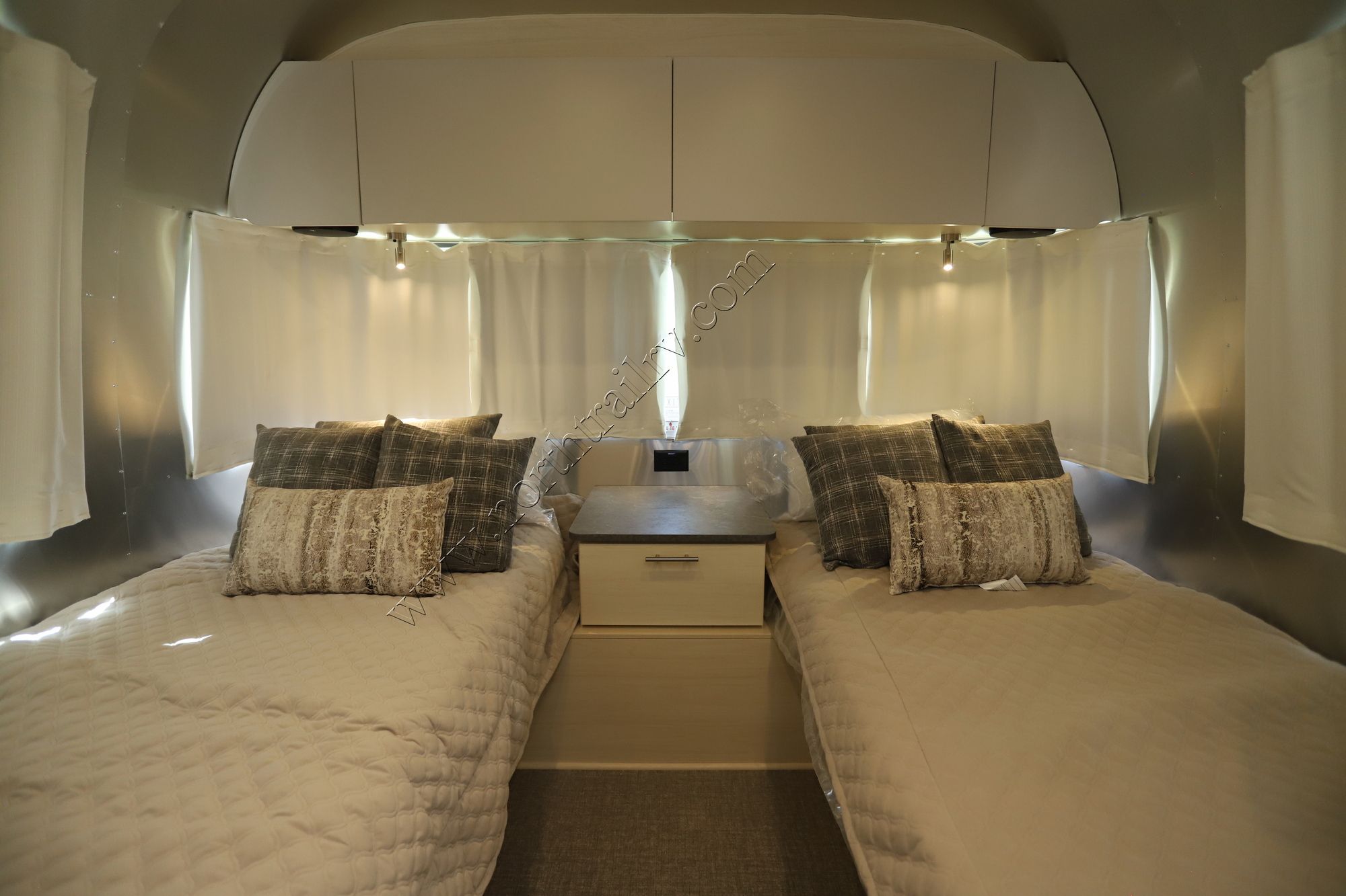 New 2023 Airstream Flying Cloud 28RB Travel Trailer  For Sale