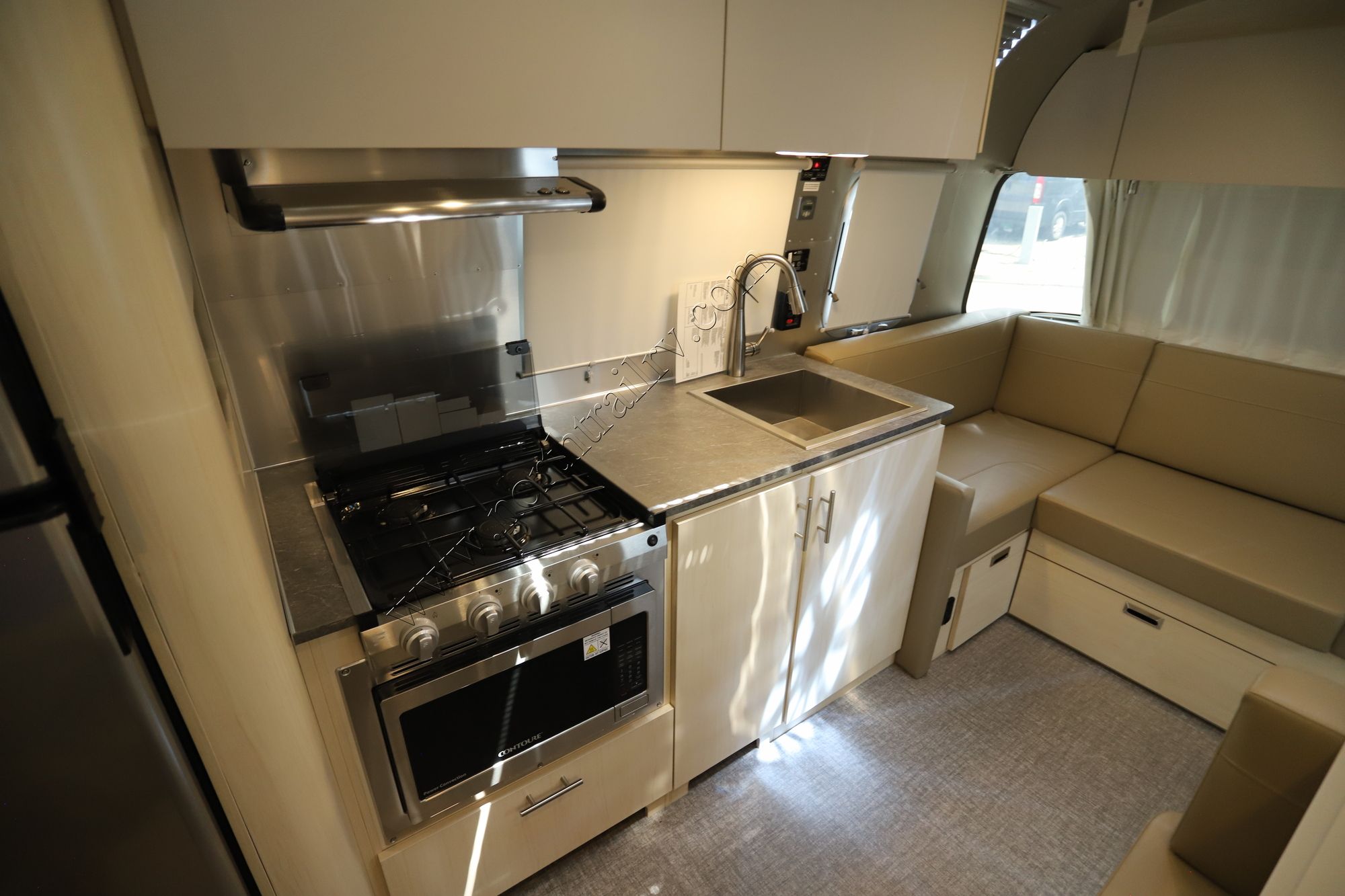 New 2023 Airstream Flying Cloud 28RB Travel Trailer  For Sale