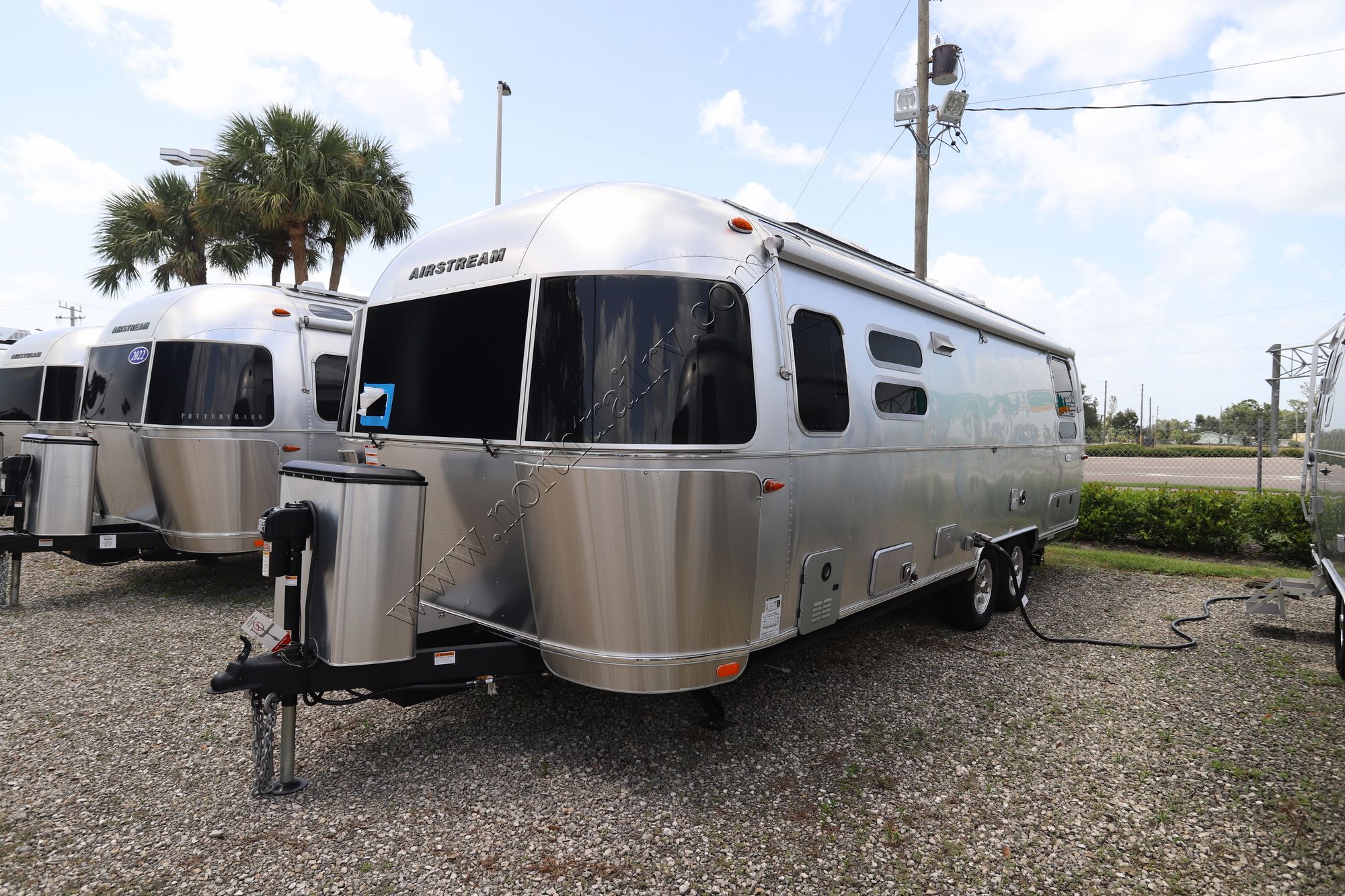 New 2023 Airstream Flying Cloud 28RB Travel Trailer  For Sale