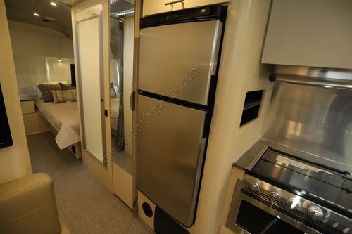 2023 Airstream Flying Cloud 28RB