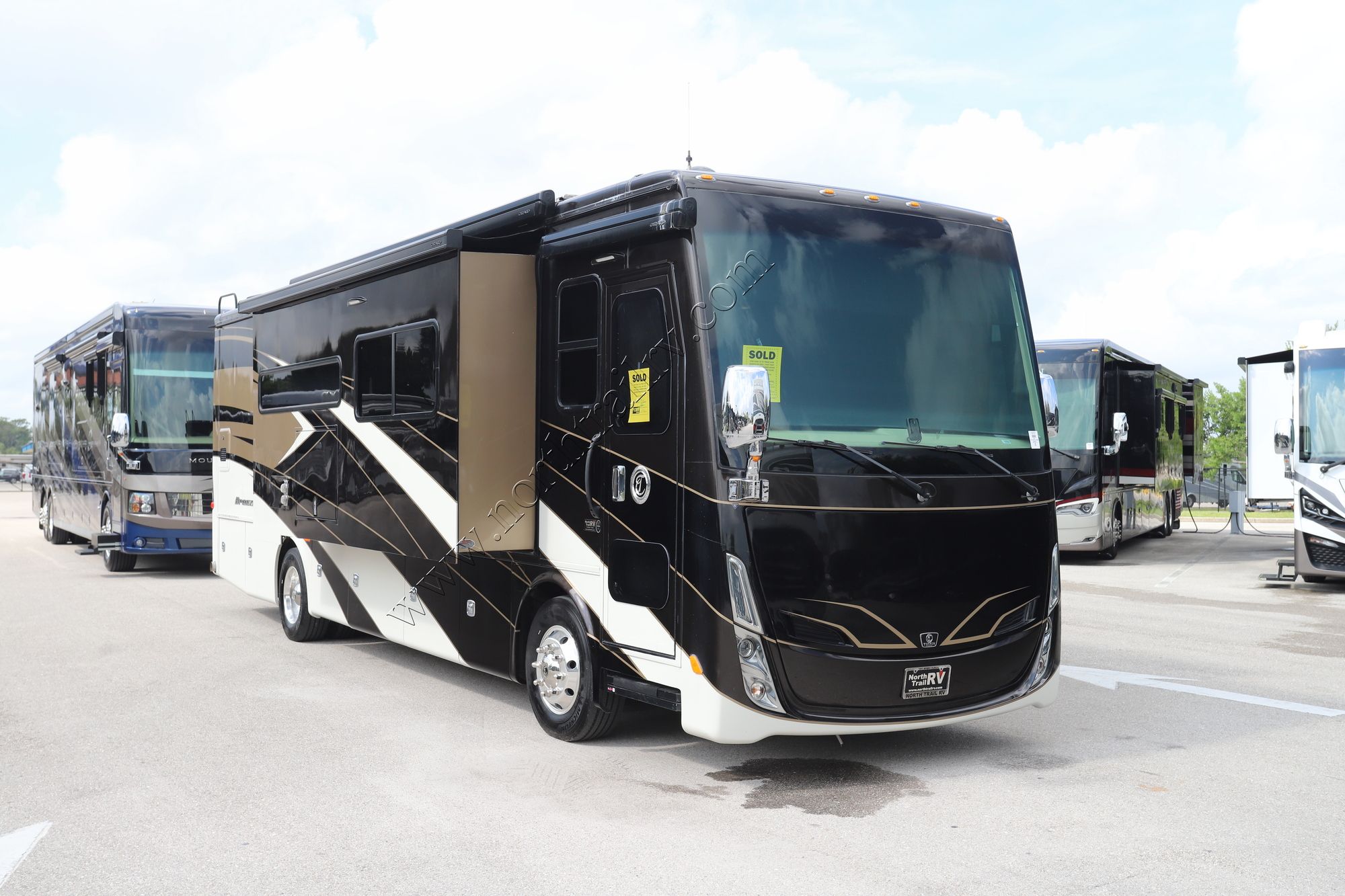 Used 2021 Tiffin Motor Homes Breeze 33BR Class A  For Sale