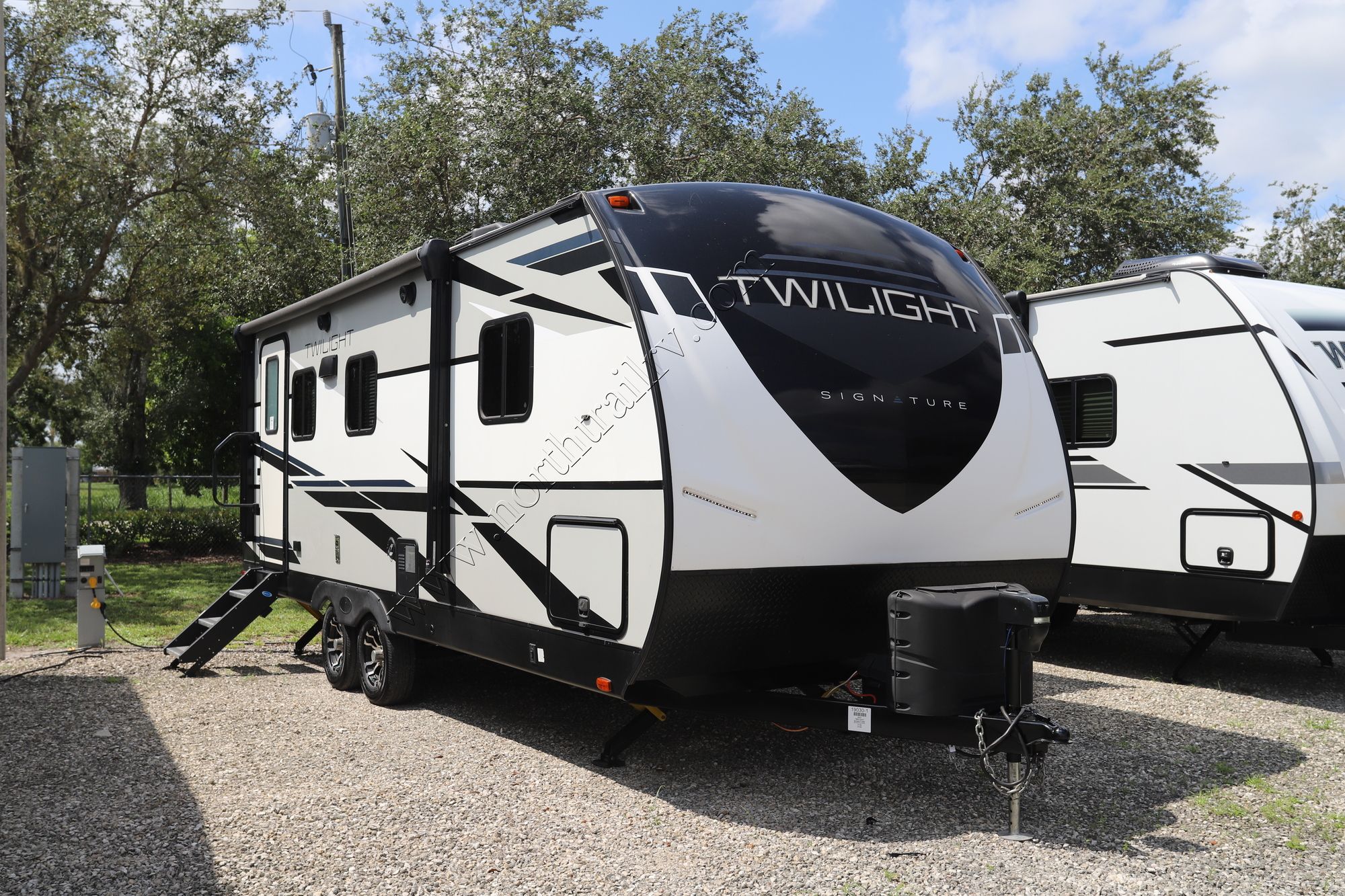 Used 2021 Twilight Signature 2100 Travel Trailer  For Sale