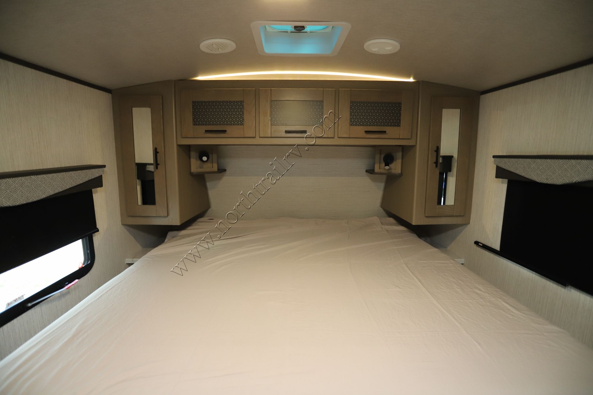 Used 2021 Twilight Signature 2100 Travel Trailer  For Sale