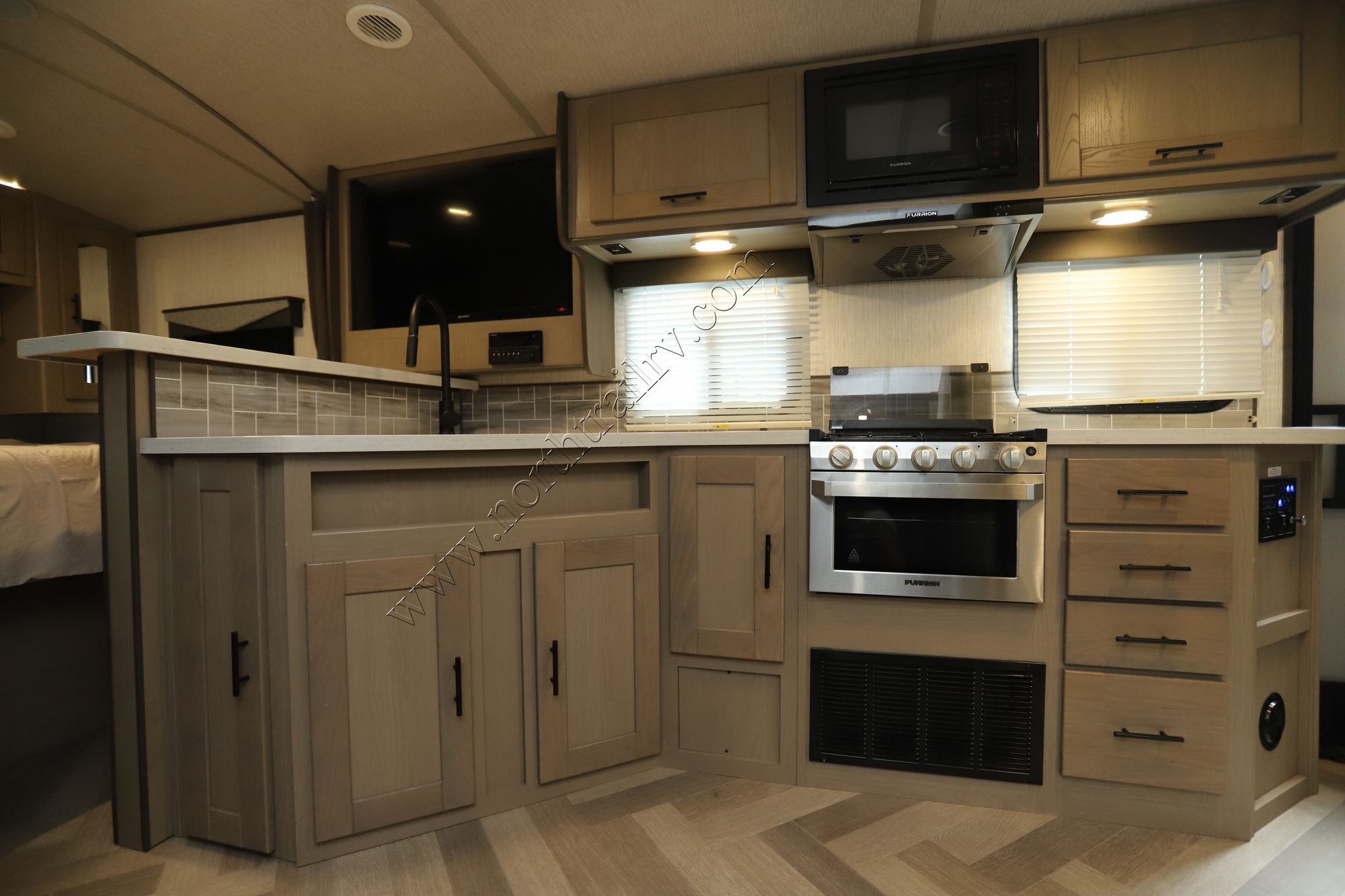 Used 2021 Twilight Signature 2100 Travel Trailer  For Sale