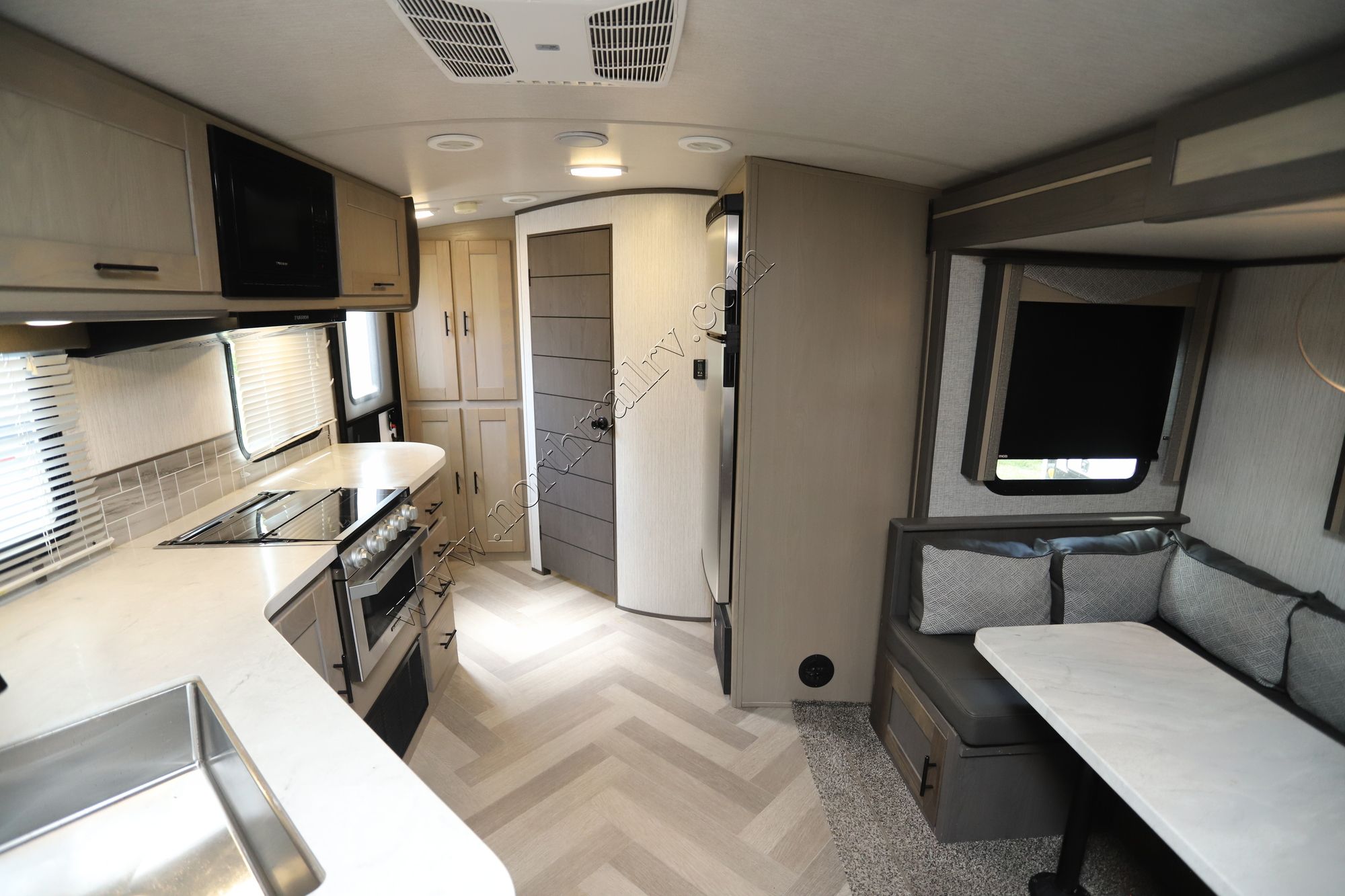 Used 2021 Twilight Signature 2100 Travel Trailer  For Sale