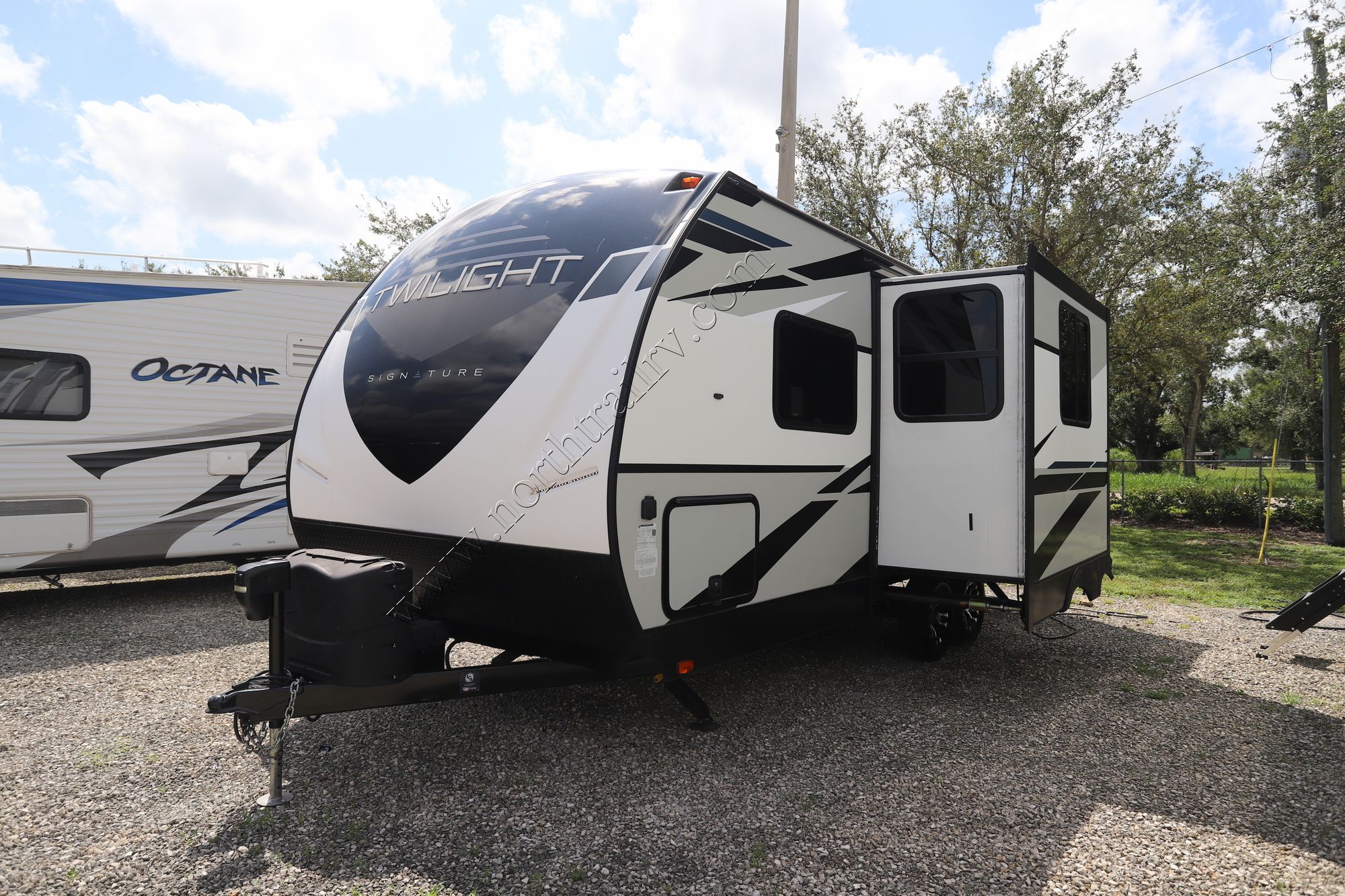 Used 2021 Twilight Signature 2100 Travel Trailer  For Sale