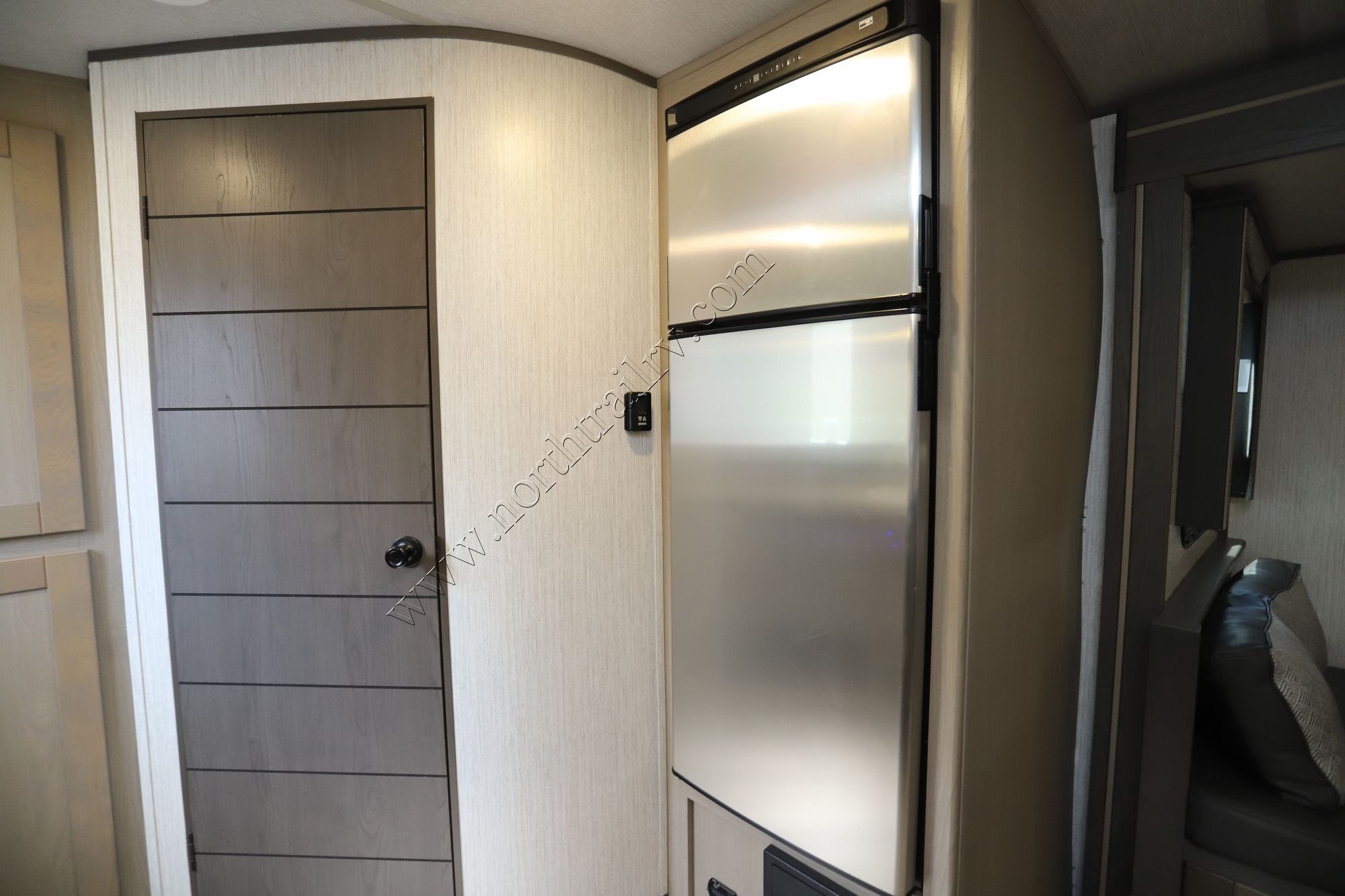 Used 2021 Twilight Signature 2100 Travel Trailer  For Sale