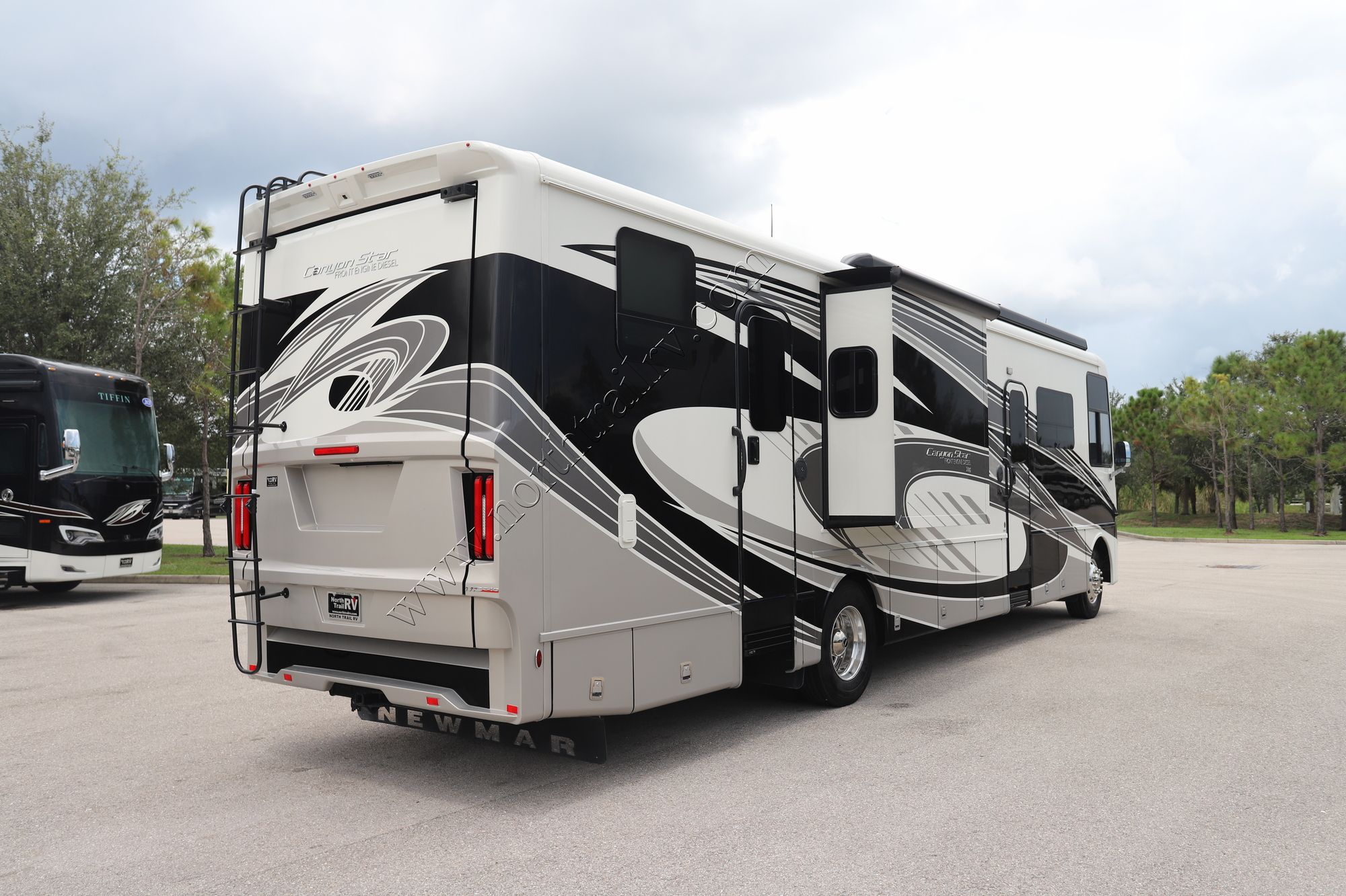 New 2023 Newmar Canyon Star 3947 Class A  For Sale