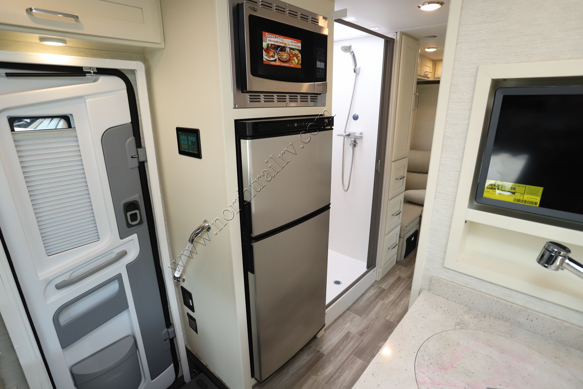 New 2024 Tiffin Motor Homes Wayfarer 25RLW Class C  For Sale