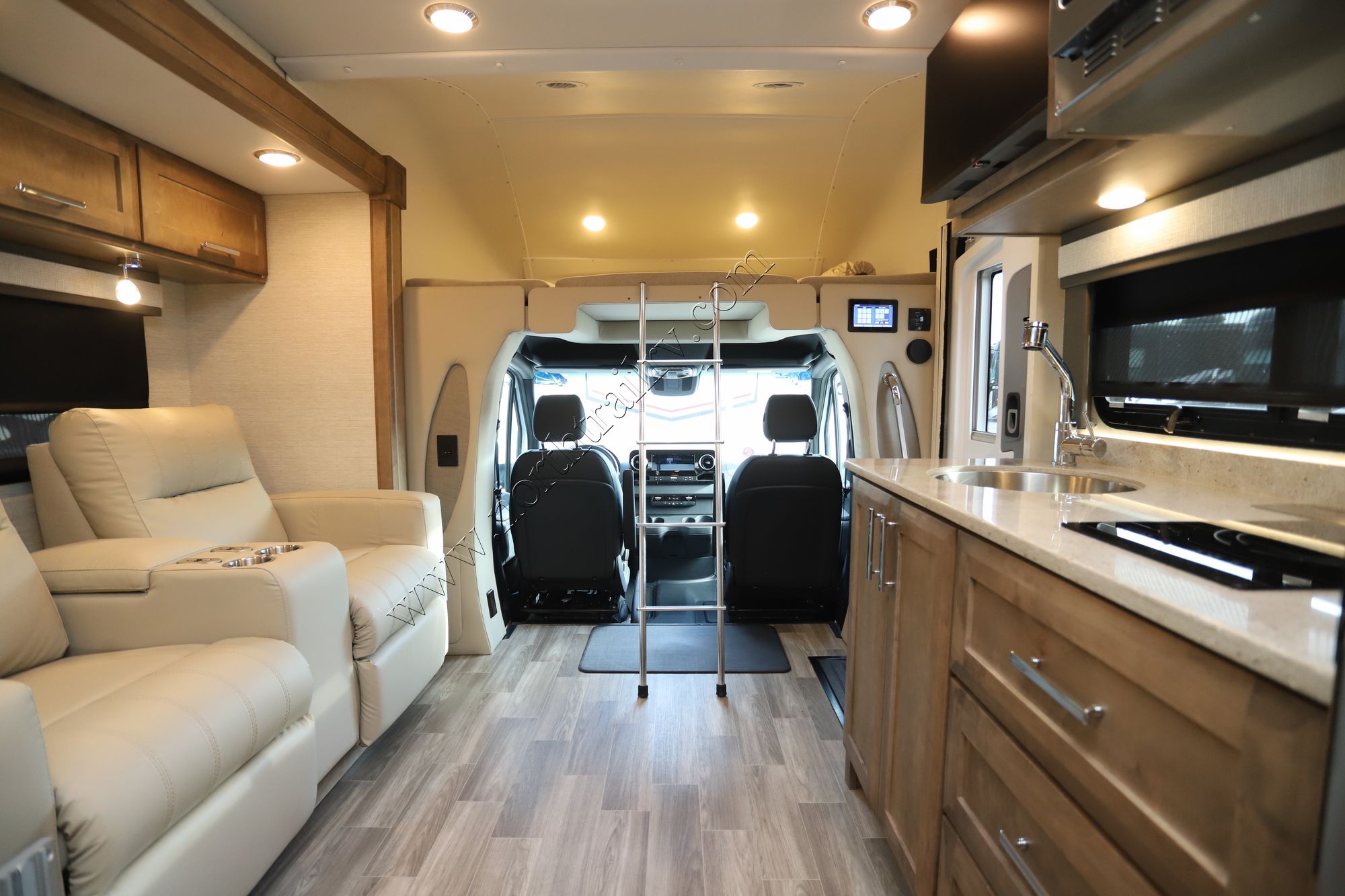 Used 2023 Tiffin Motor Homes Wayfarer 25RW Class C  For Sale