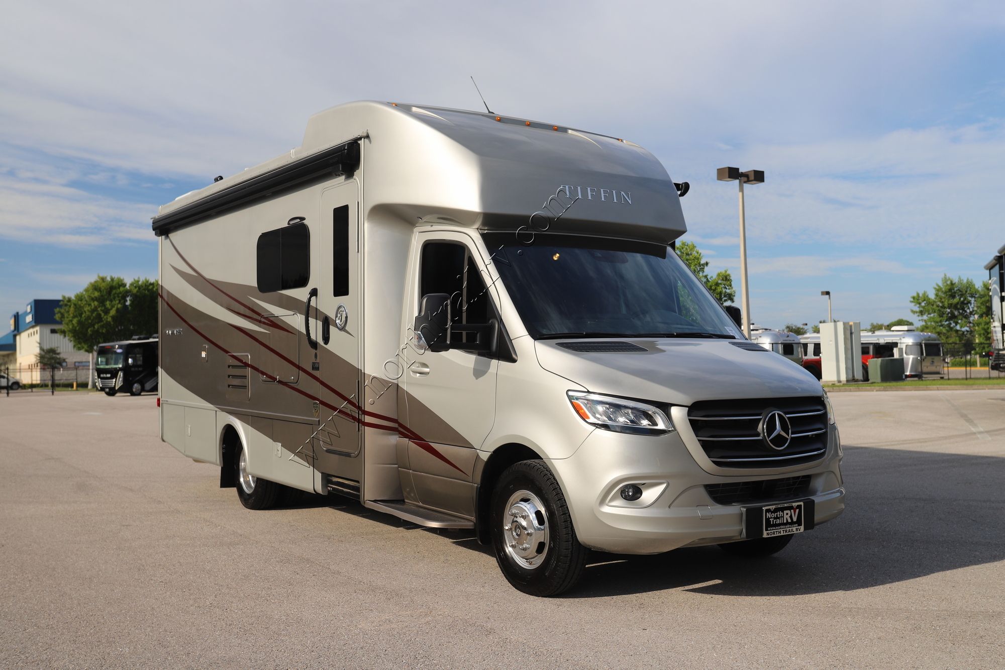 Used 2023 Tiffin Motor Homes Wayfarer 25RW Class C  For Sale