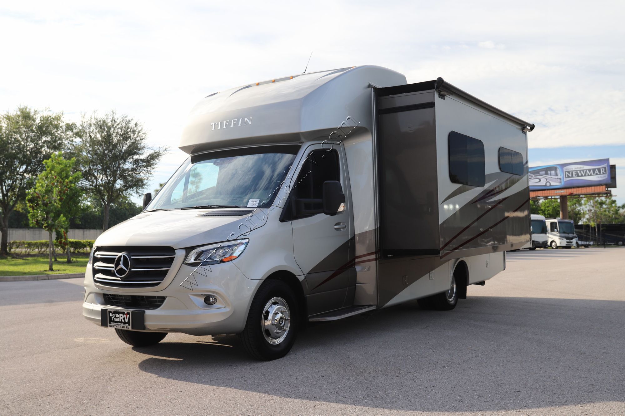 Used 2023 Tiffin Motor Homes Wayfarer 25RW Class C  For Sale