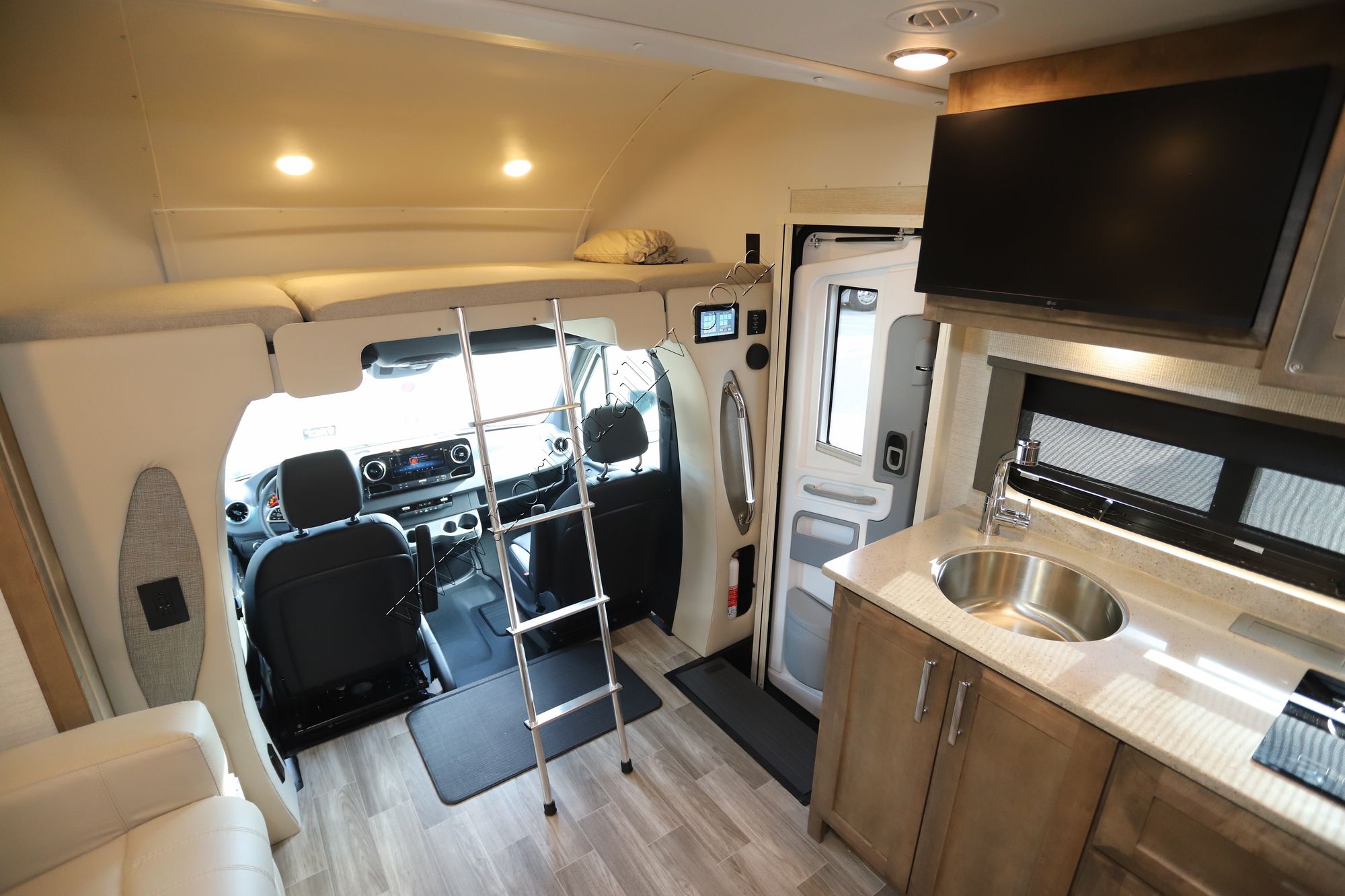 Used 2023 Tiffin Motor Homes Wayfarer 25RW Class C  For Sale