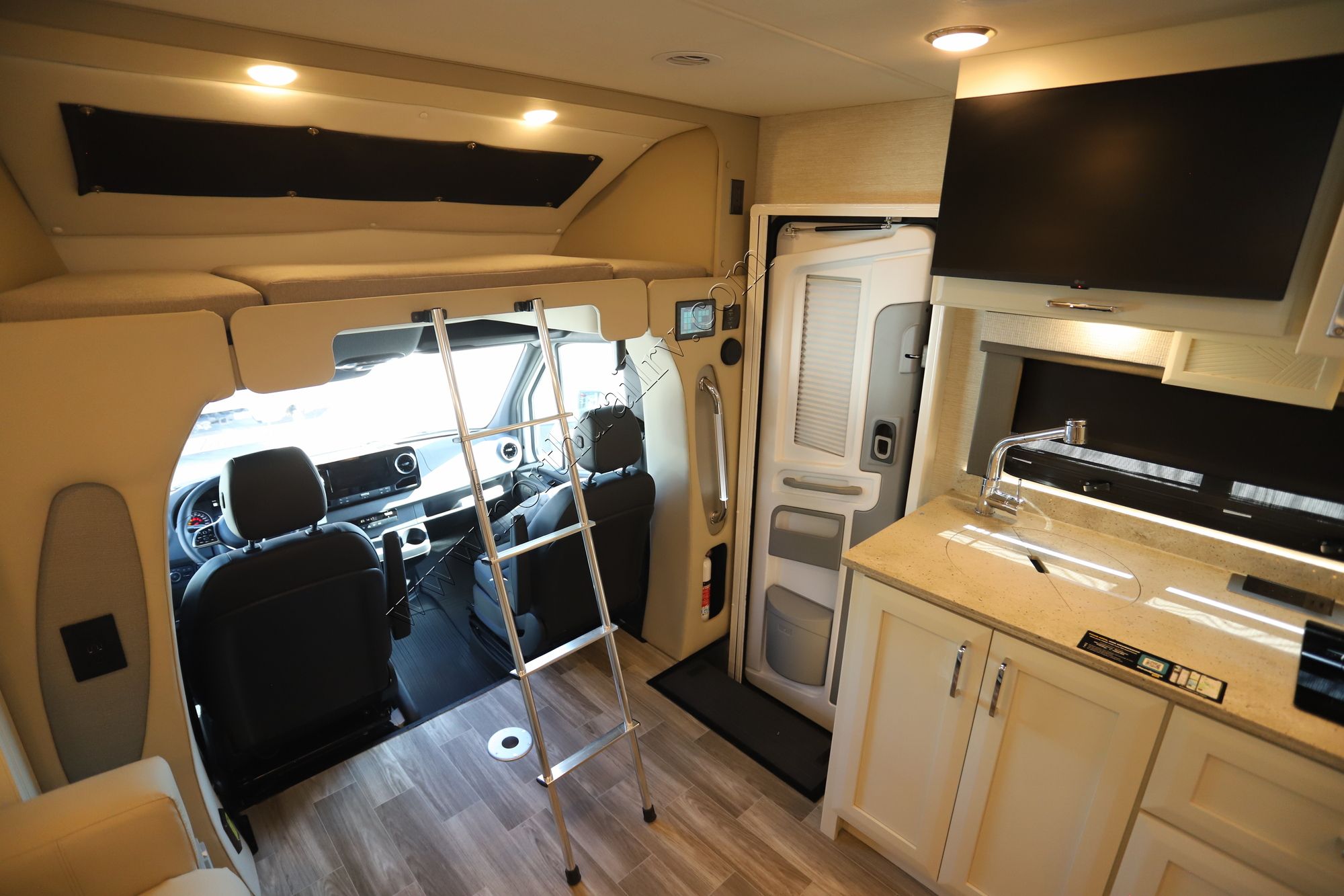 New 2024 Tiffin Motor Homes Wayfarer 25RW Class C  For Sale