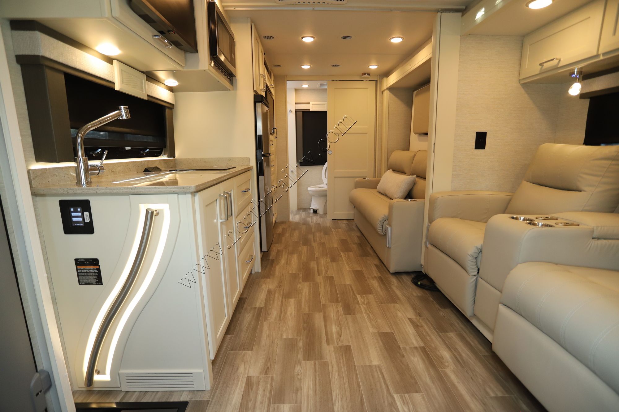 New 2024 Tiffin Motor Homes Wayfarer 25RW Class C  For Sale