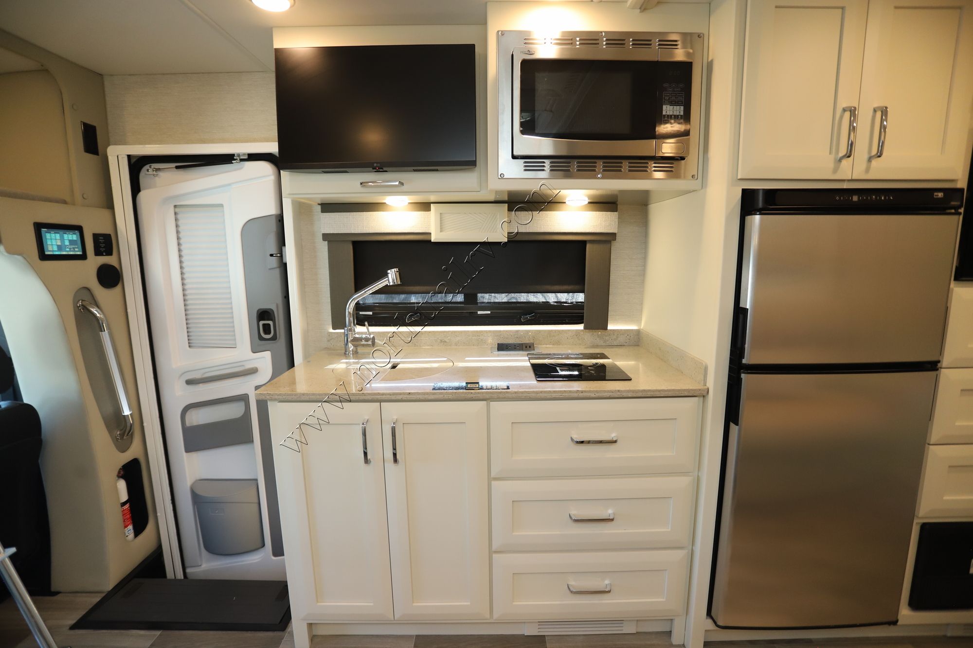 New 2024 Tiffin Motor Homes Wayfarer 25RW Class C  For Sale