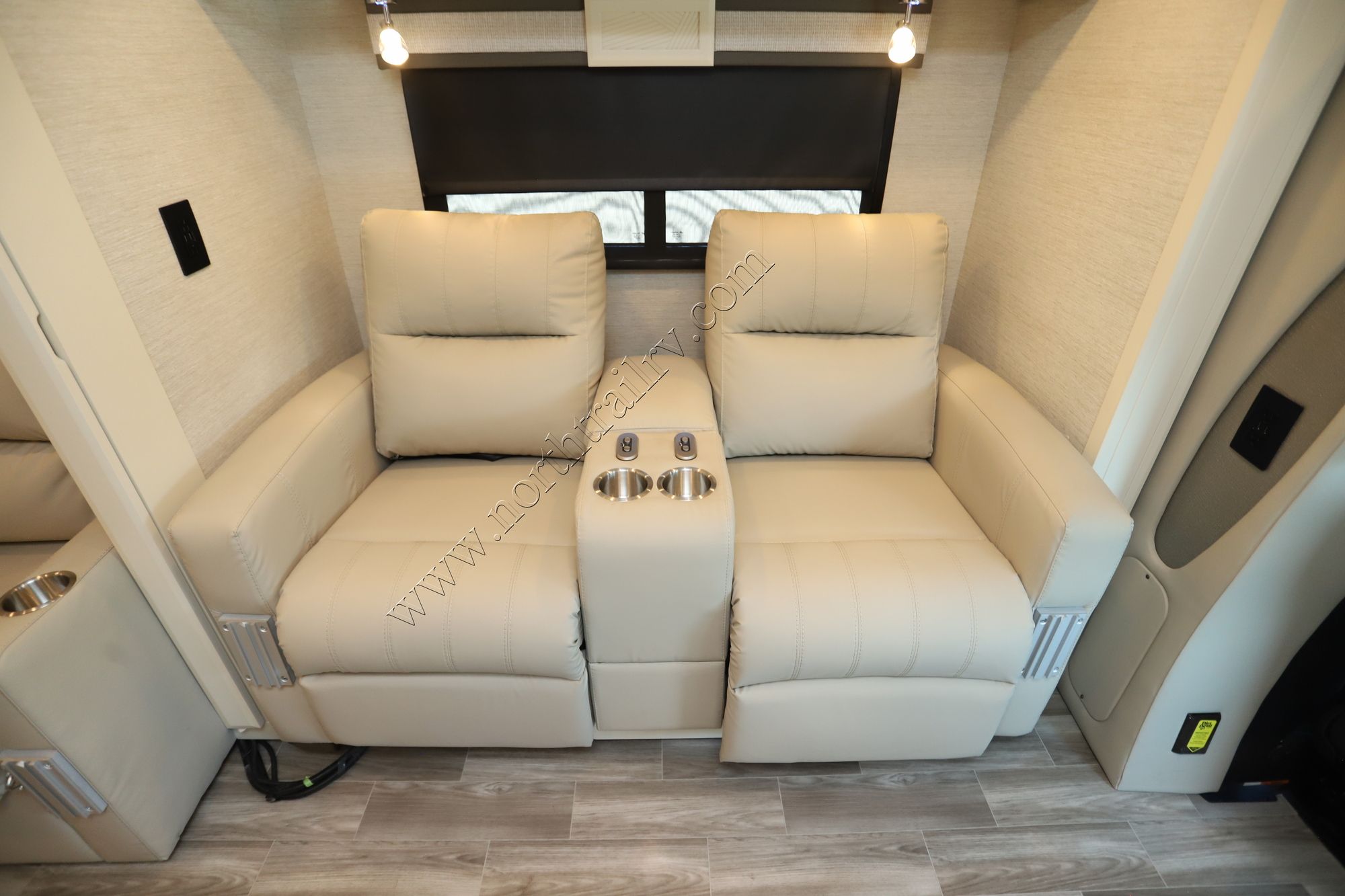 New 2024 Tiffin Motor Homes Wayfarer 25RW Class C  For Sale