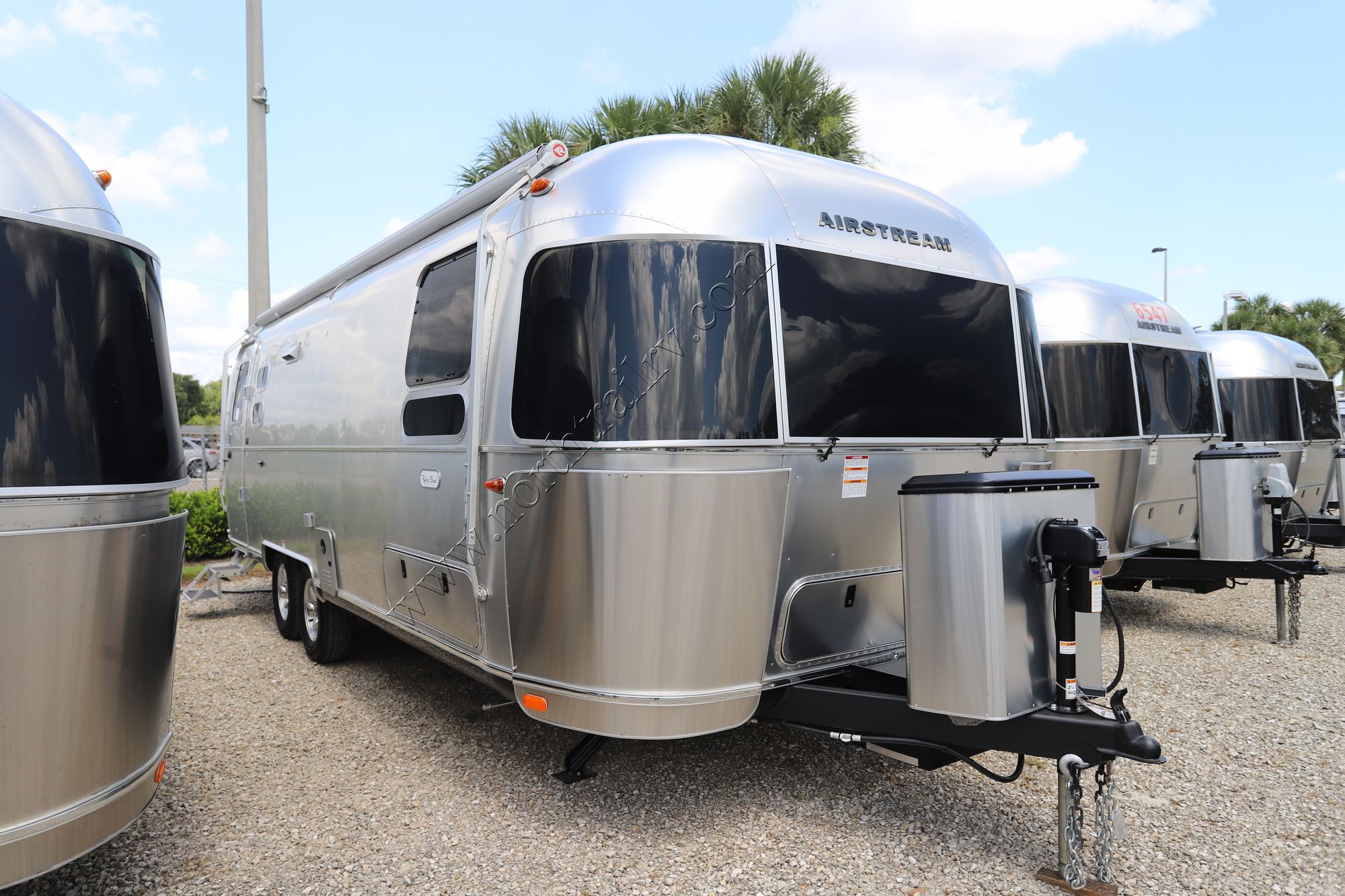 2023 Airstream Flying Cloud 27FB Travel Trailer New  For Sale