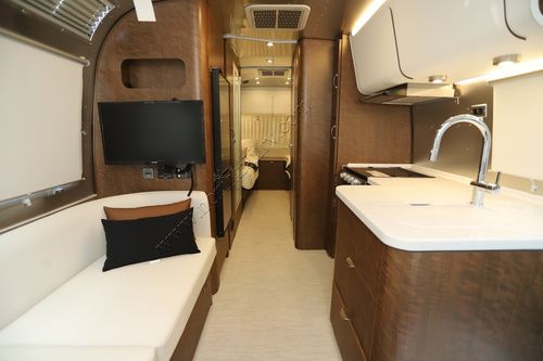 2024 Airstream Globetrotter 25FB Travel Trailer