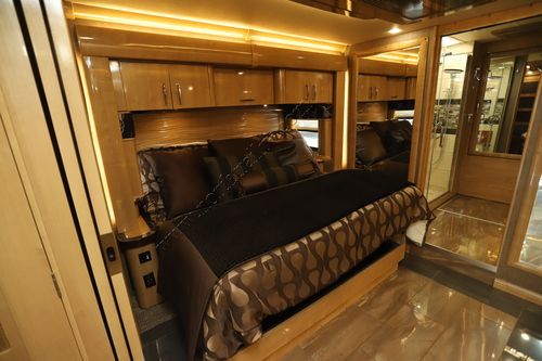 2018 American Coach American Eagle 45A