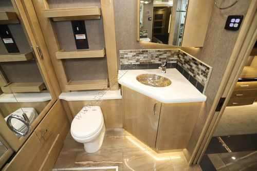2018 American Coach American Eagle 45A
