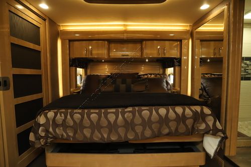 2018 American Coach American Eagle 45A