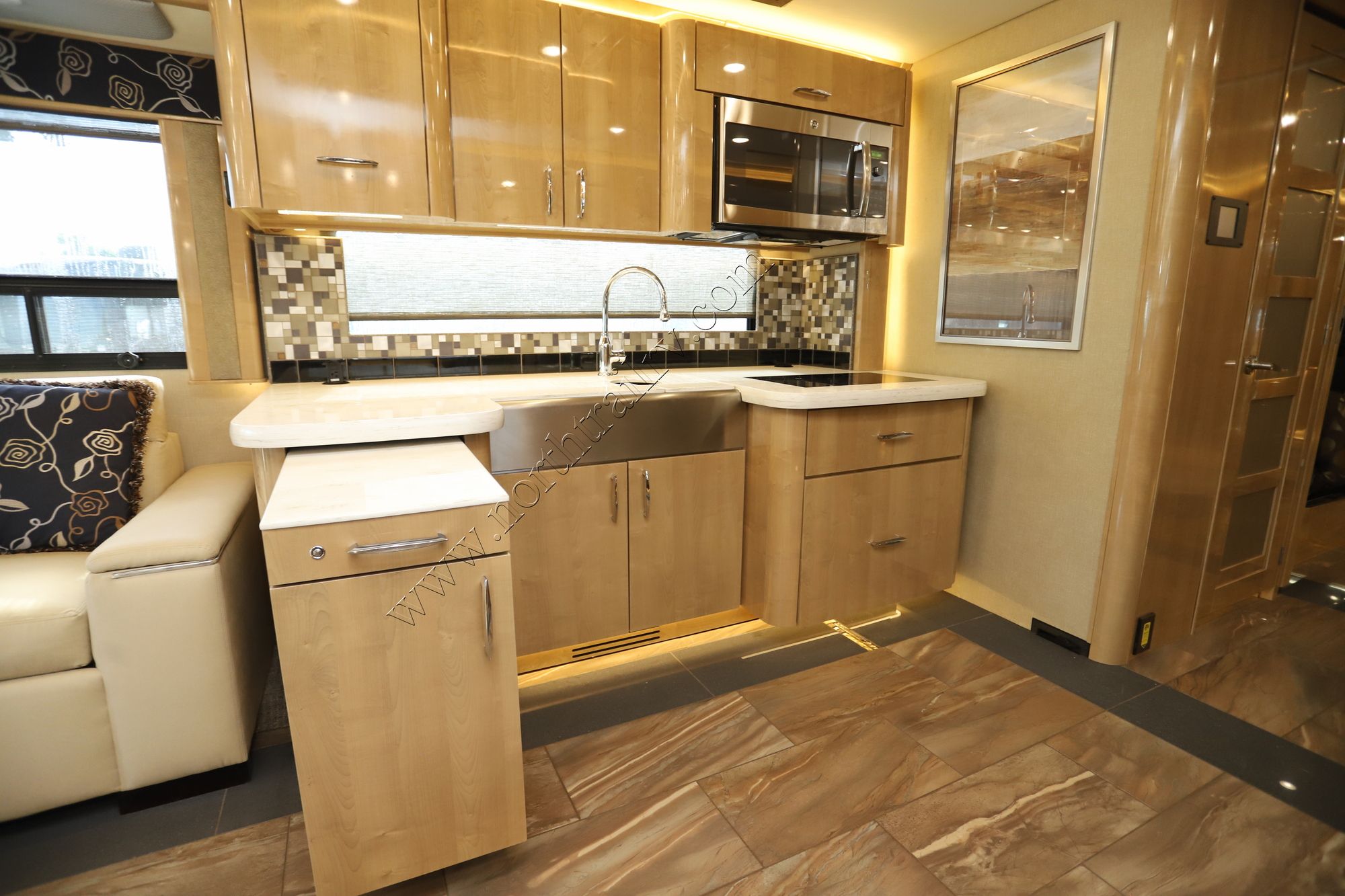 Used 2018 American Coach American Eagle 45A Class A  For Sale