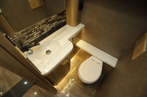 2018 American Coach American Eagle 45A